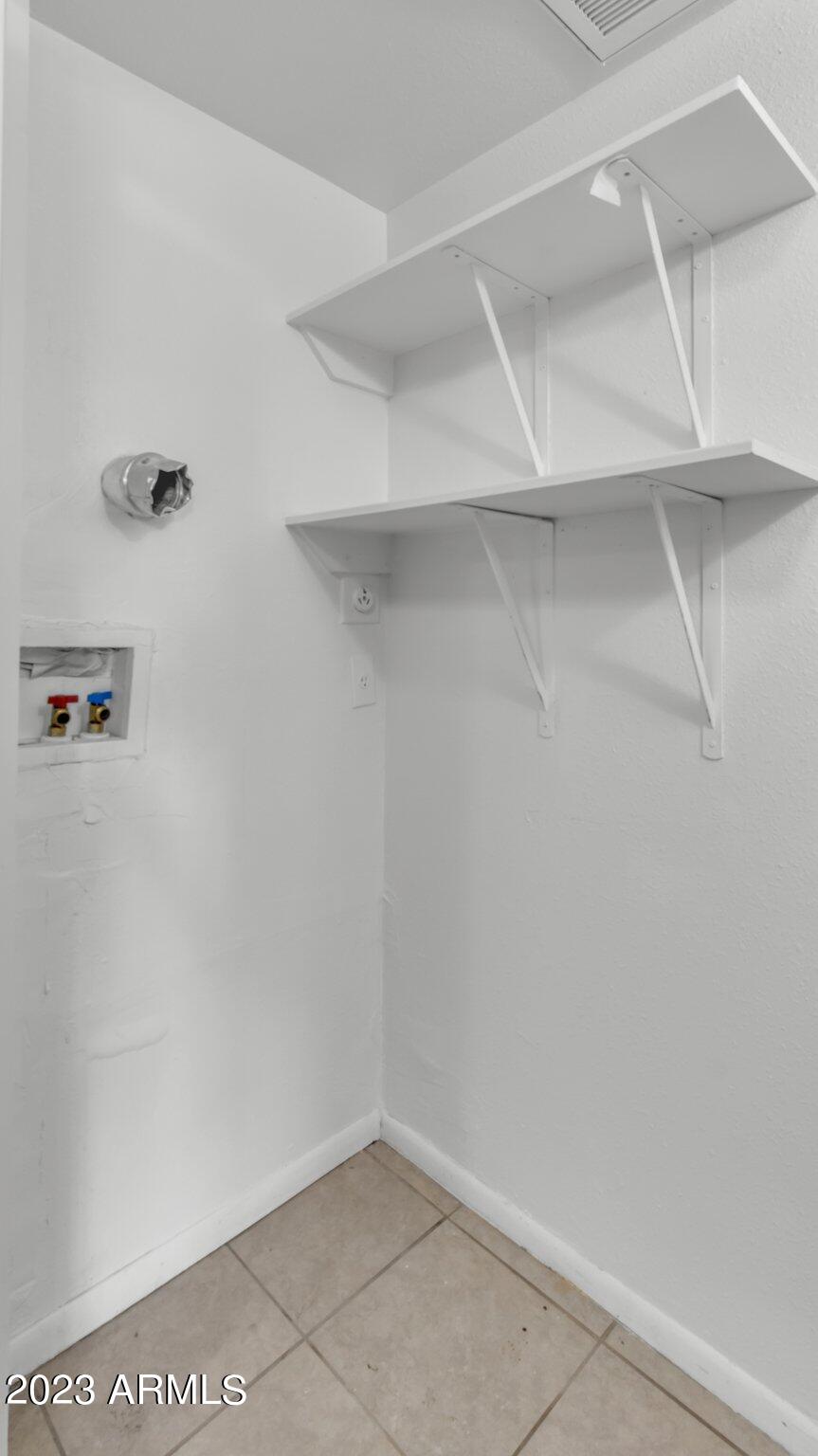 3511 E BASELINE Road, 1175