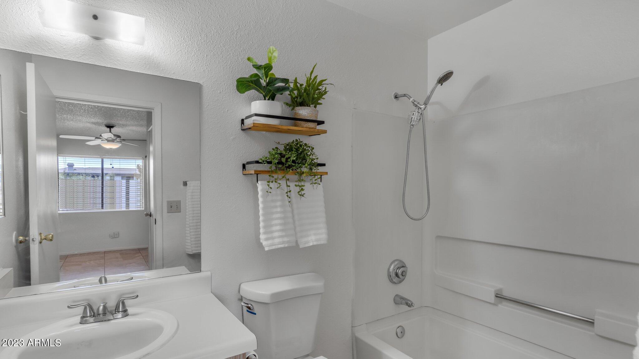 3511 E BASELINE Road, 1175