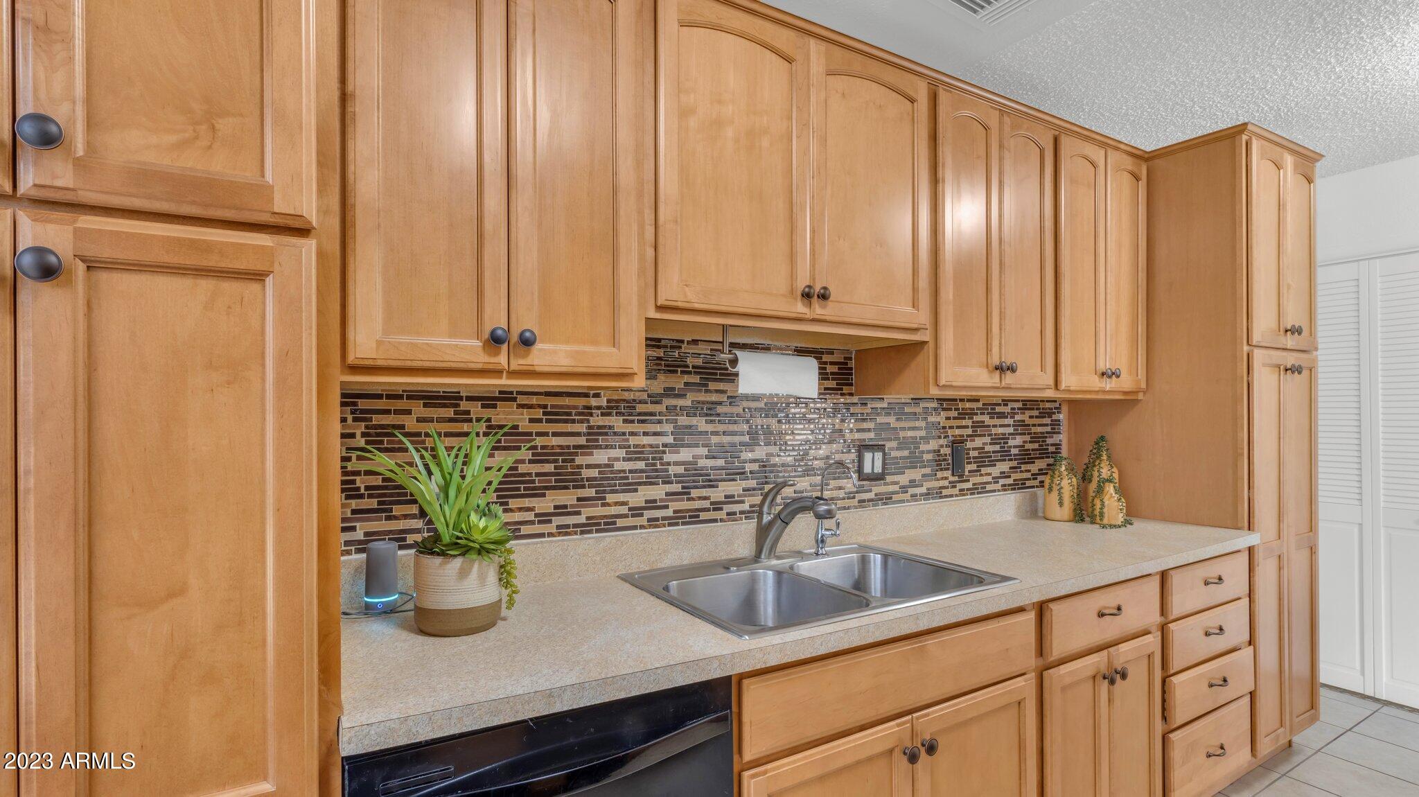 3511 E BASELINE Road, 1175