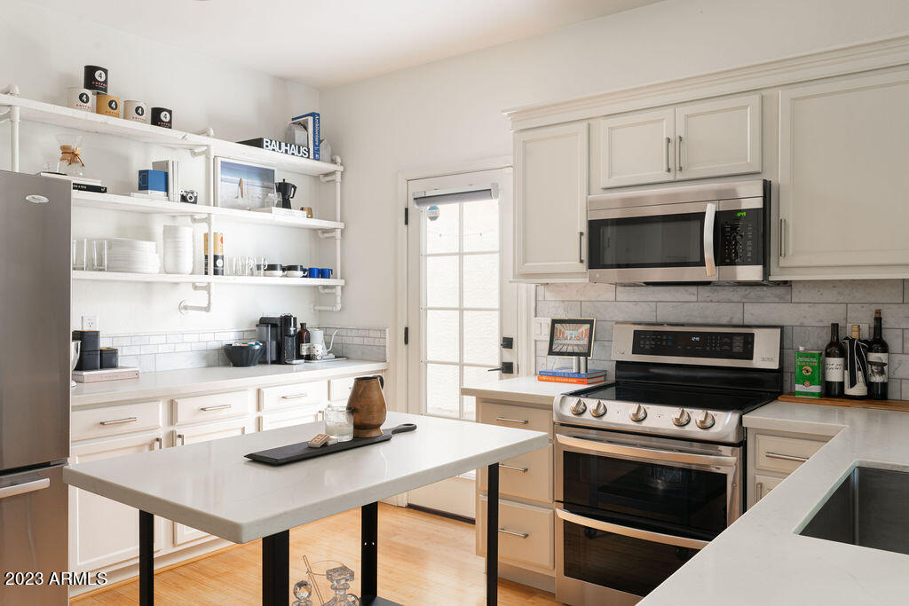 3119 E CAMELLIA Drive