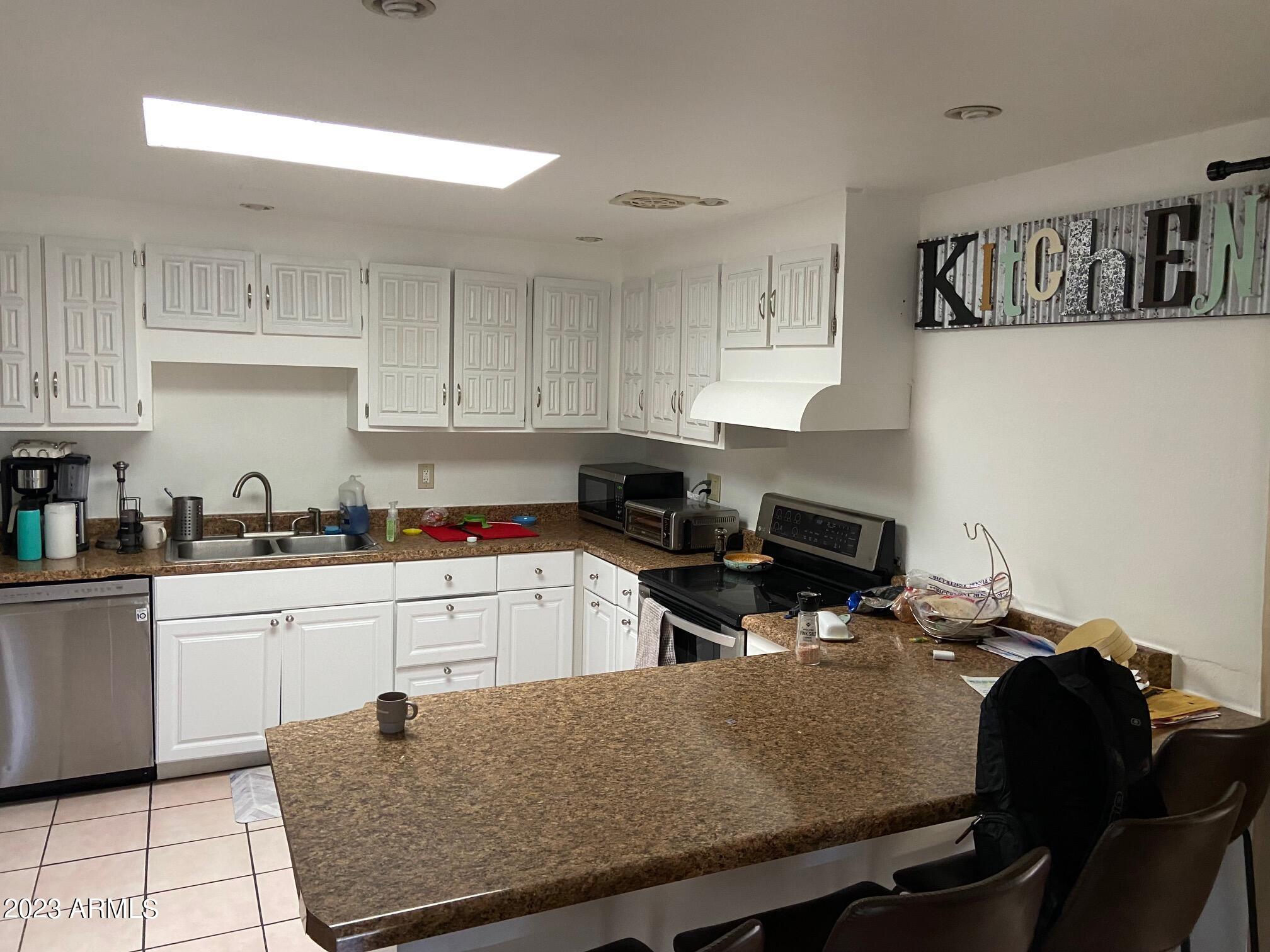 4034 E SURREY Avenue