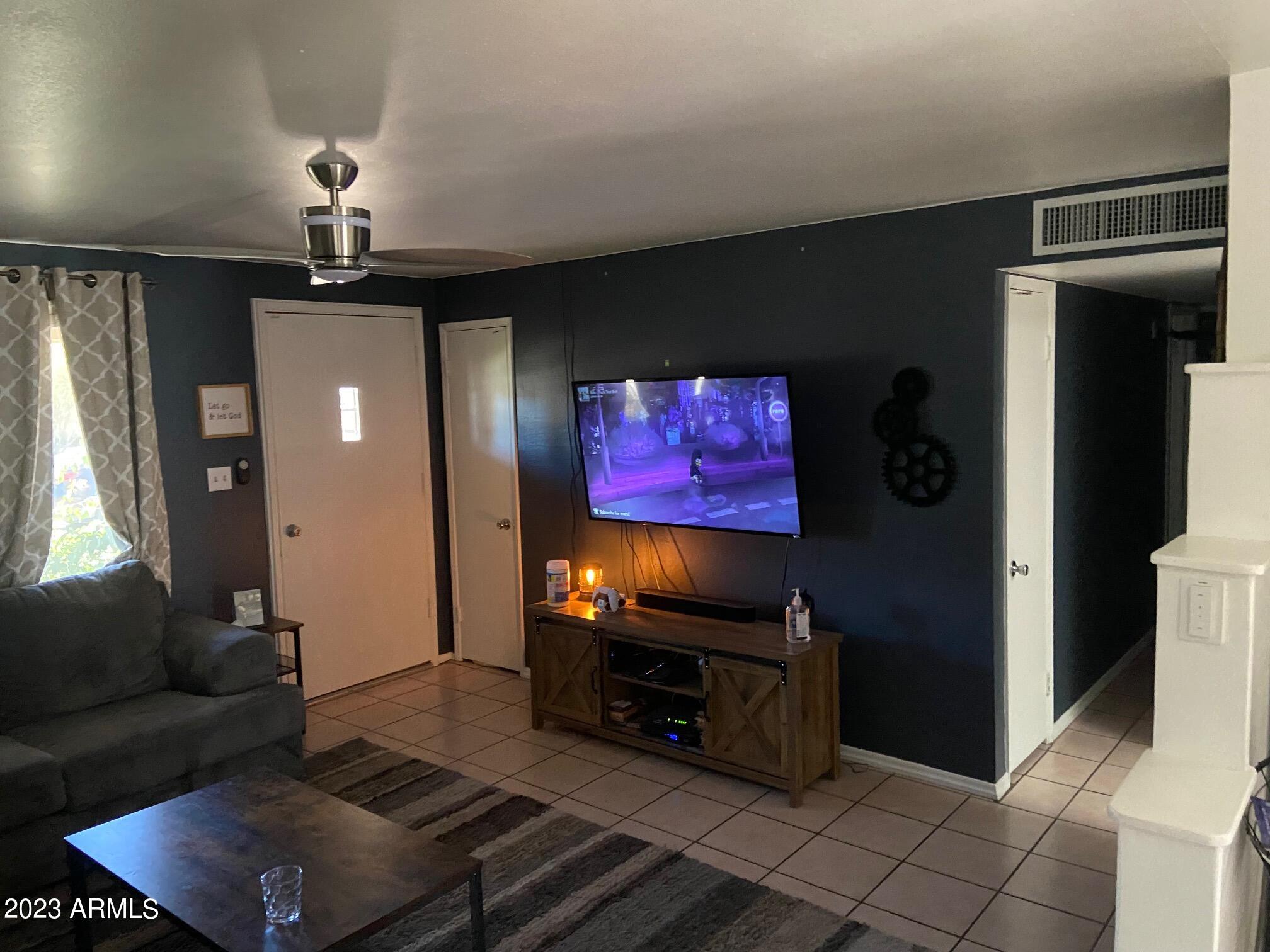 4034 E SURREY Avenue