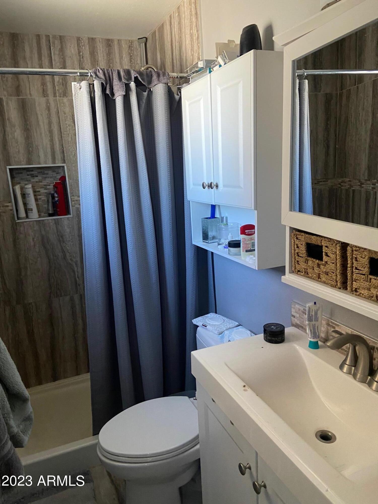 4034 E SURREY Avenue