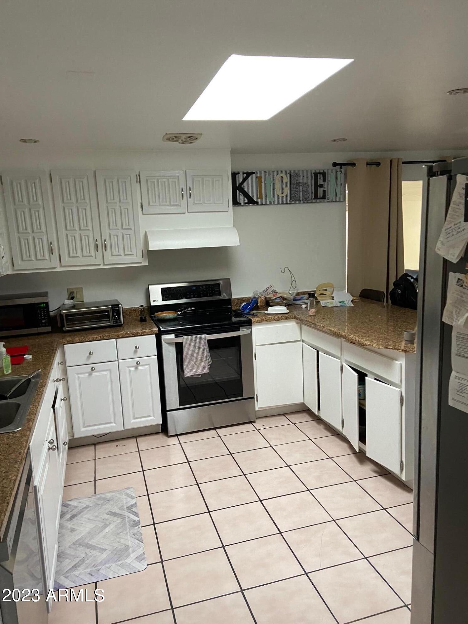 4034 E SURREY Avenue