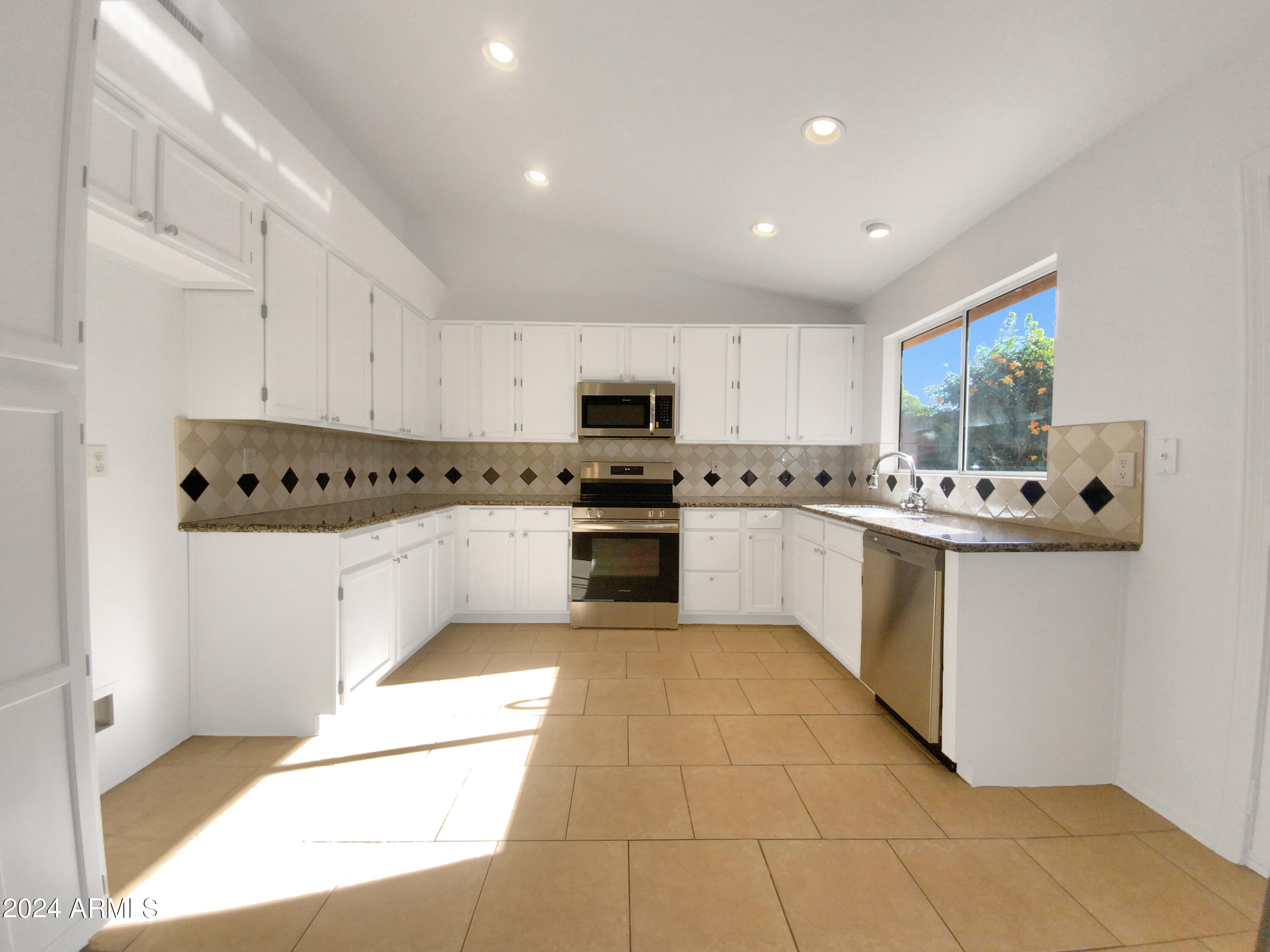 6411 E RIVERDALE Street