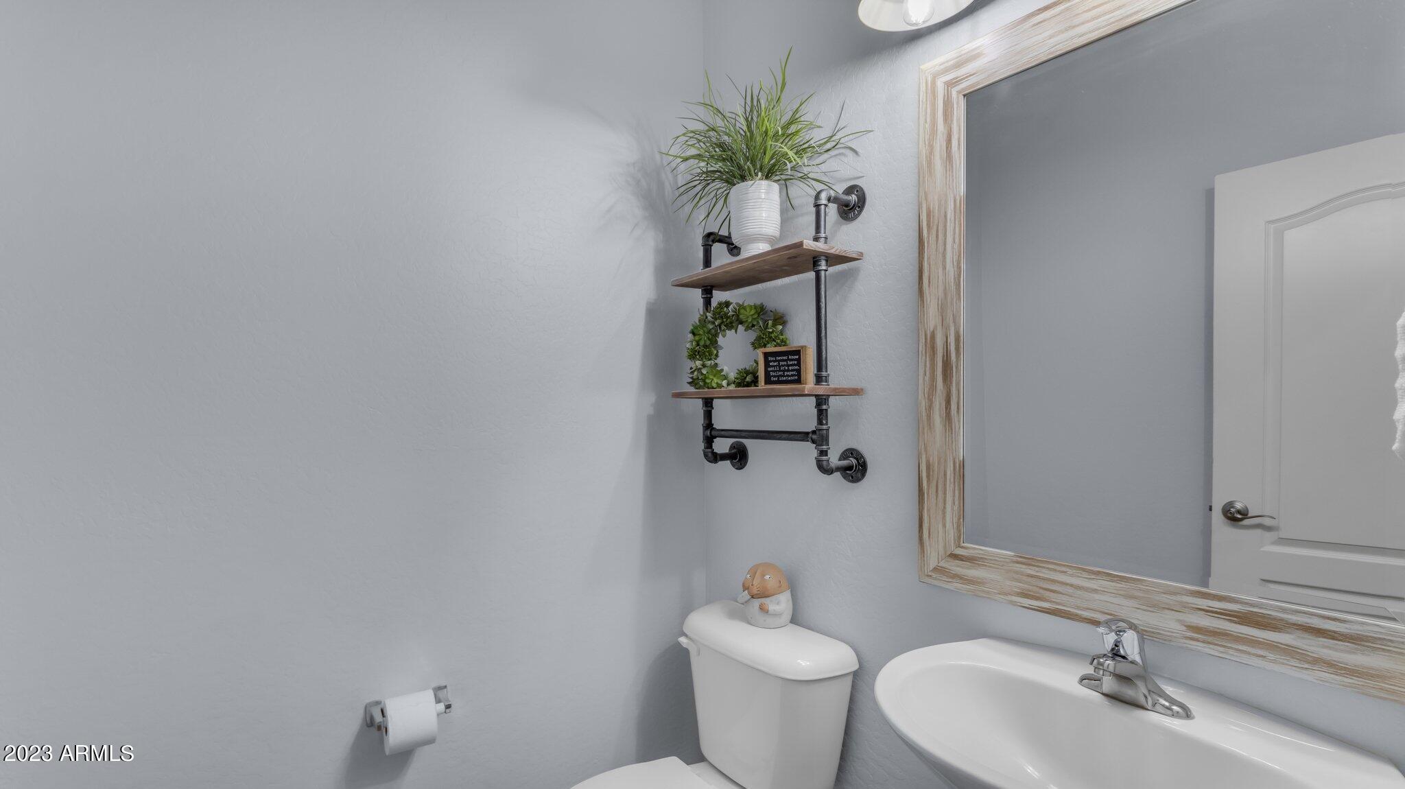 7683 S RESEDA Street