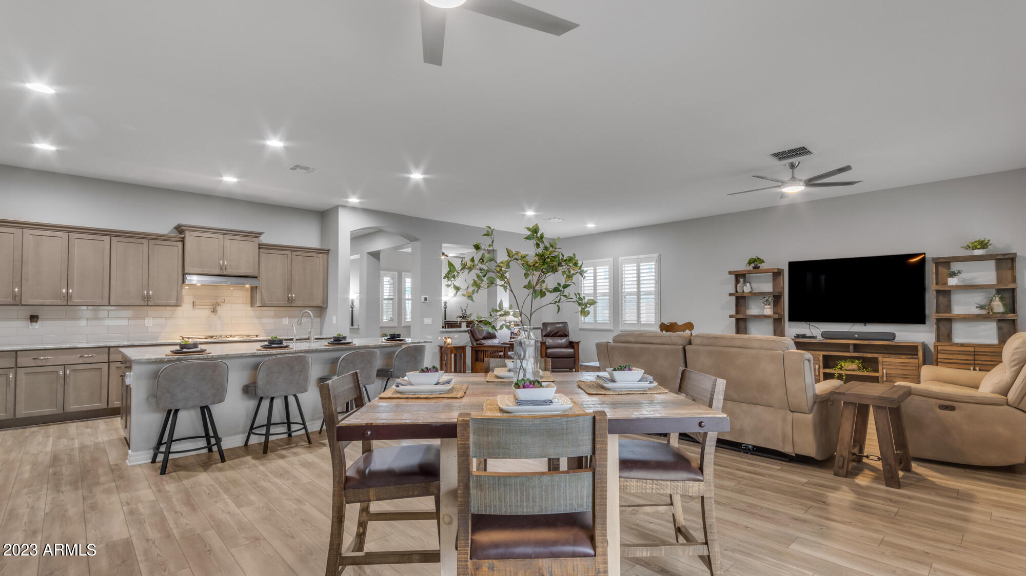 2999 W HORSESHOE Drive