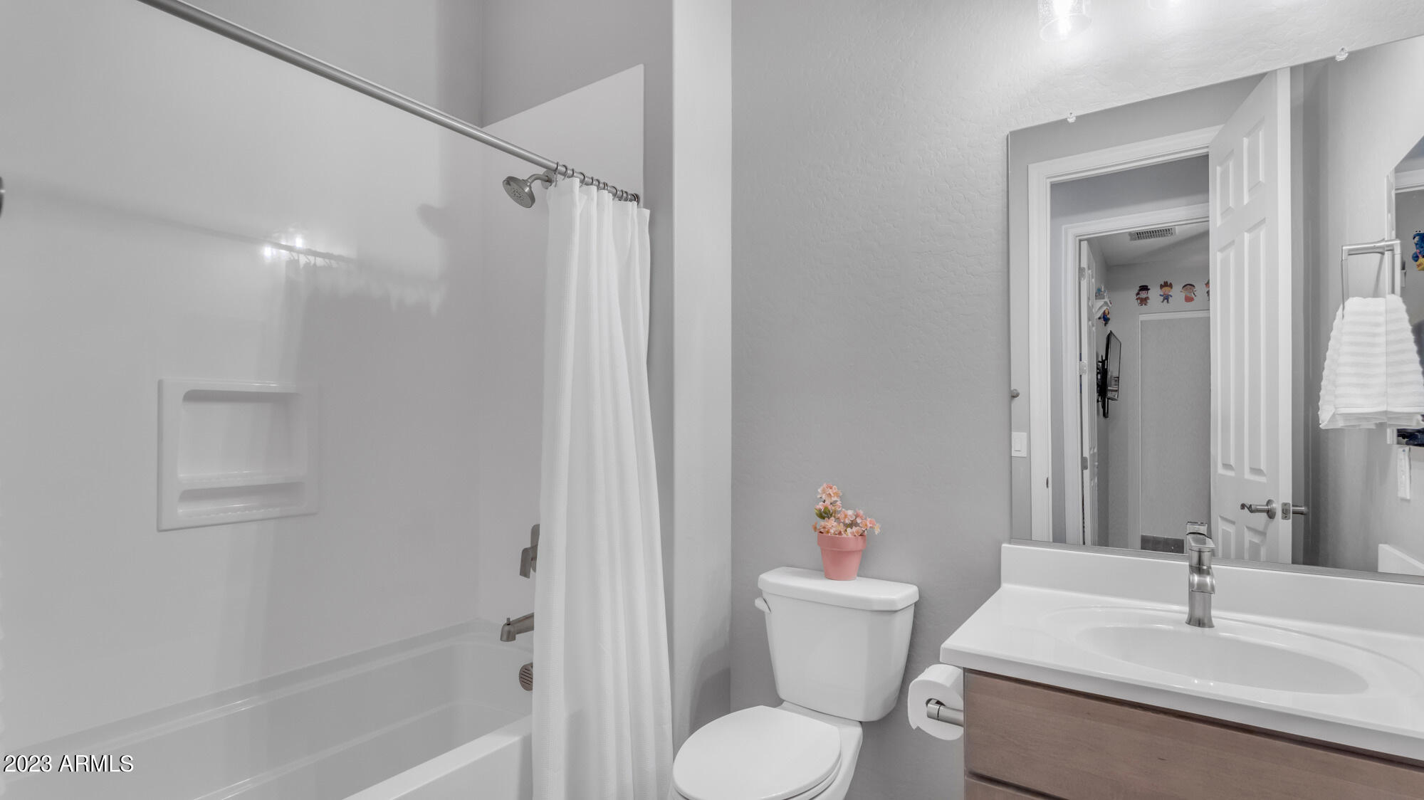 2999 W HORSESHOE Drive