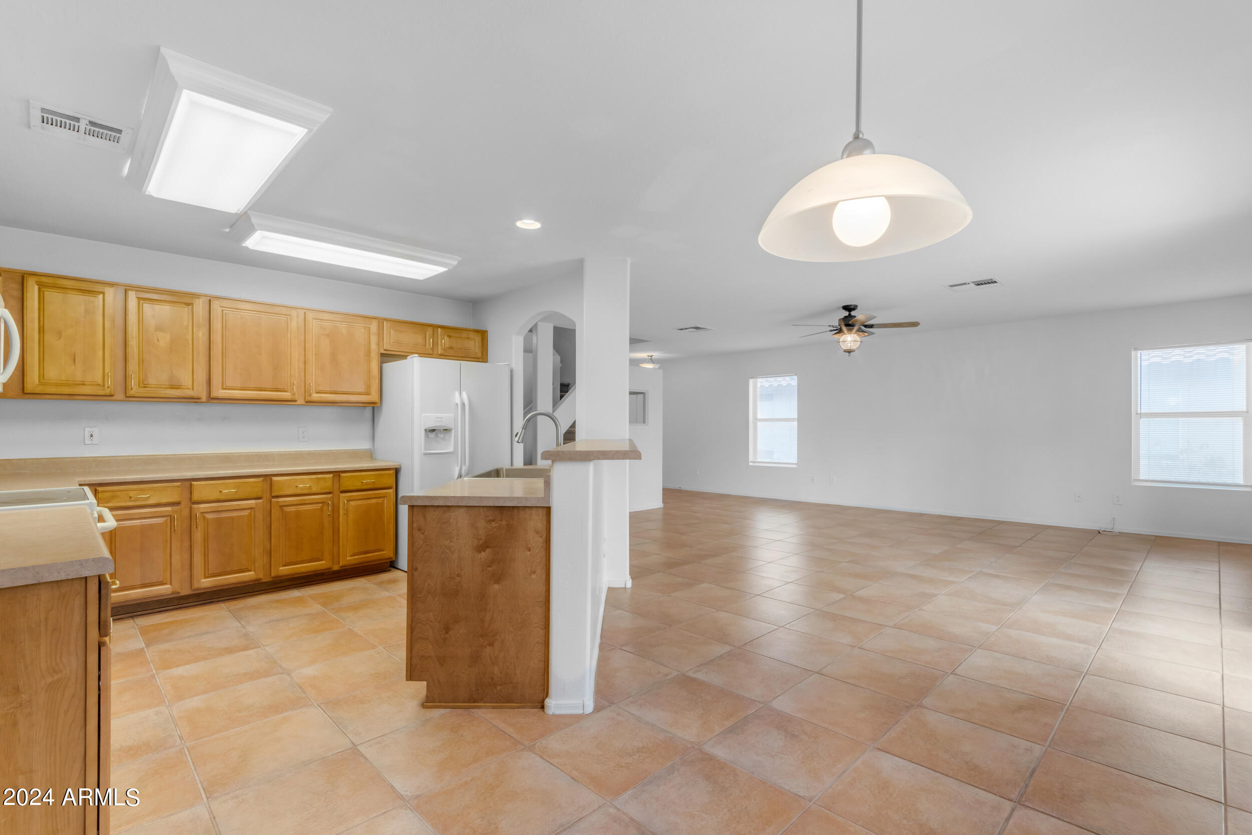 1656 W HARDING Avenue