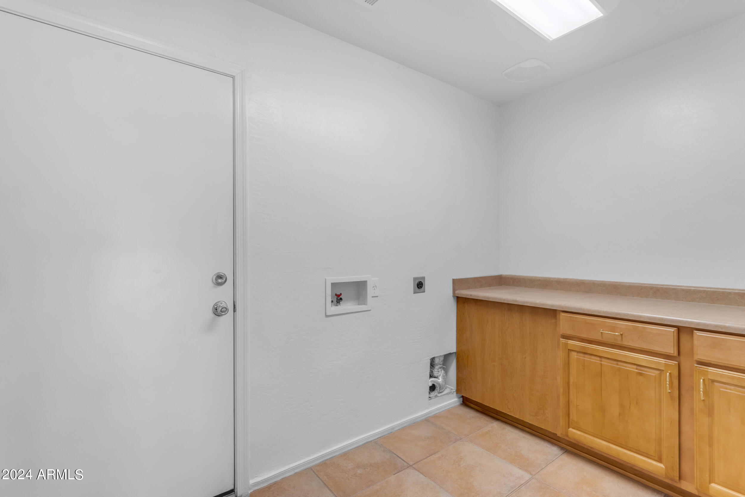 1656 W HARDING Avenue