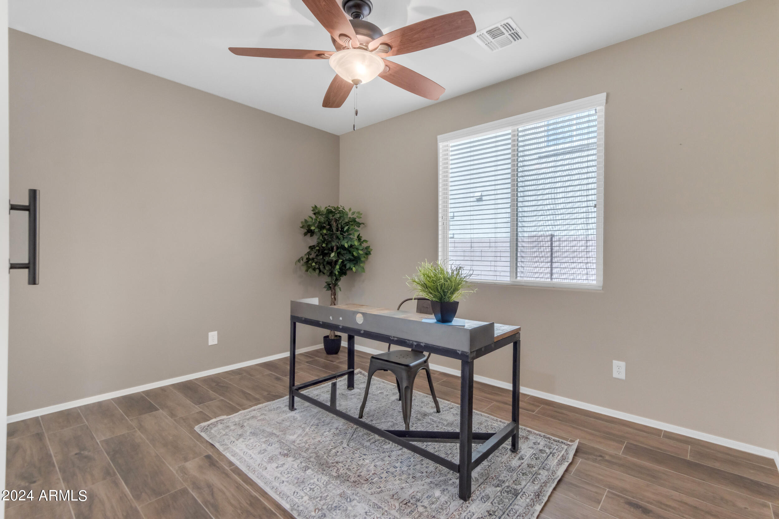 7910 S PEPPERTREE Drive