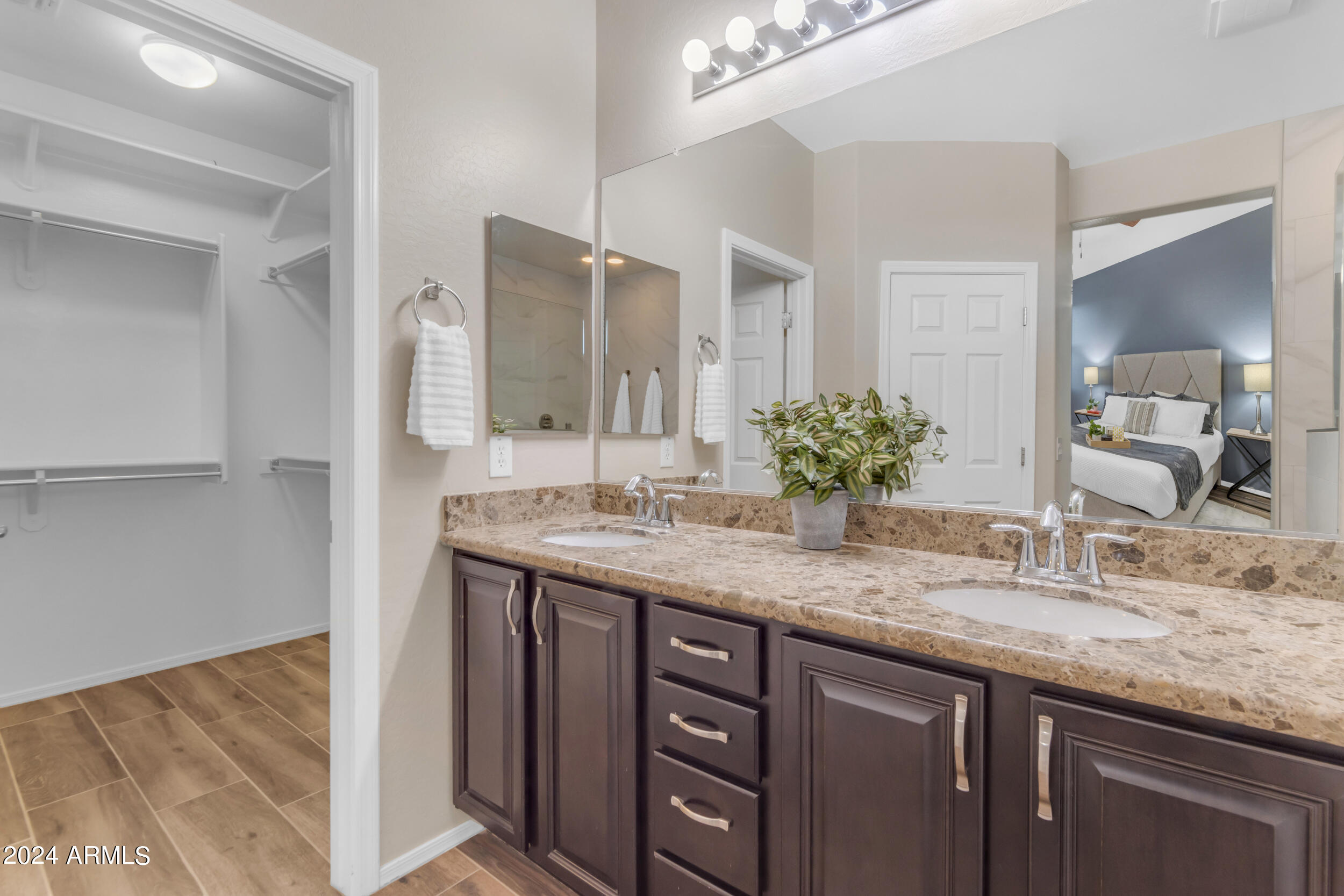 7910 S PEPPERTREE Drive