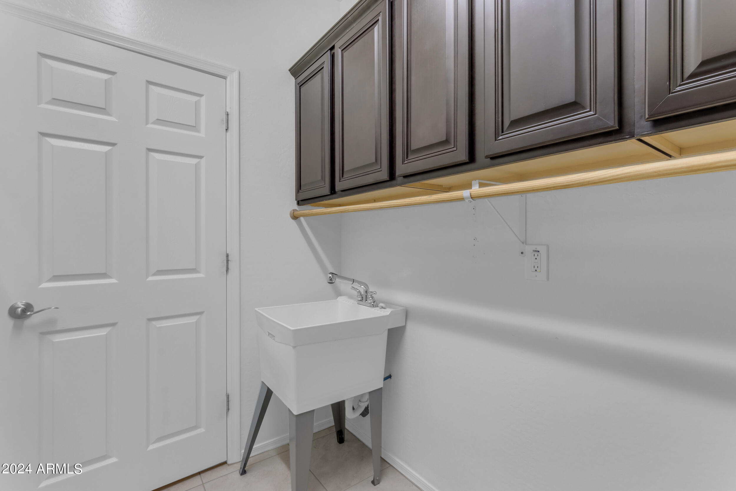 7910 S PEPPERTREE Drive