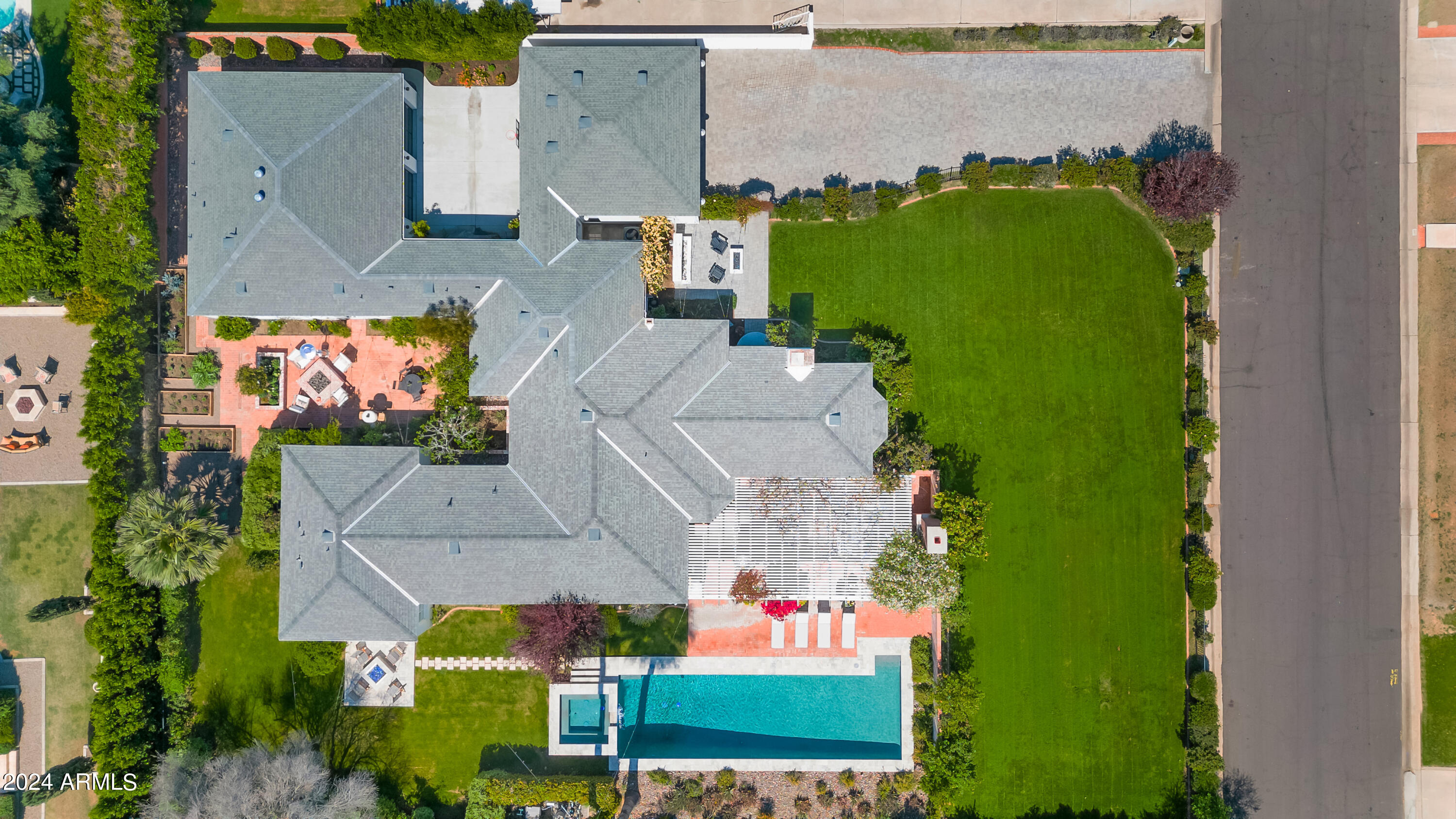 3002 N MANOR Drive E