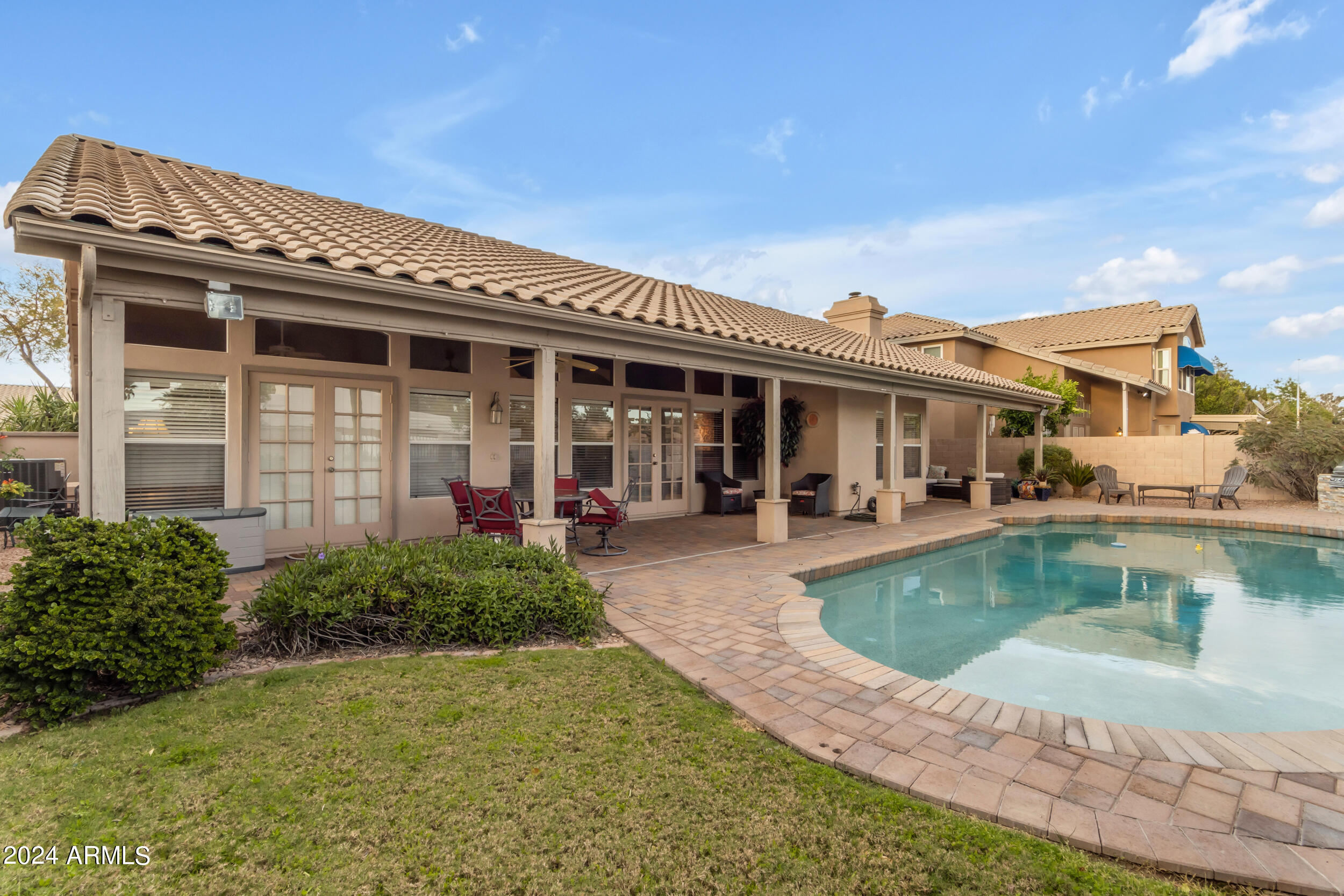 2031 W HARRISON Street