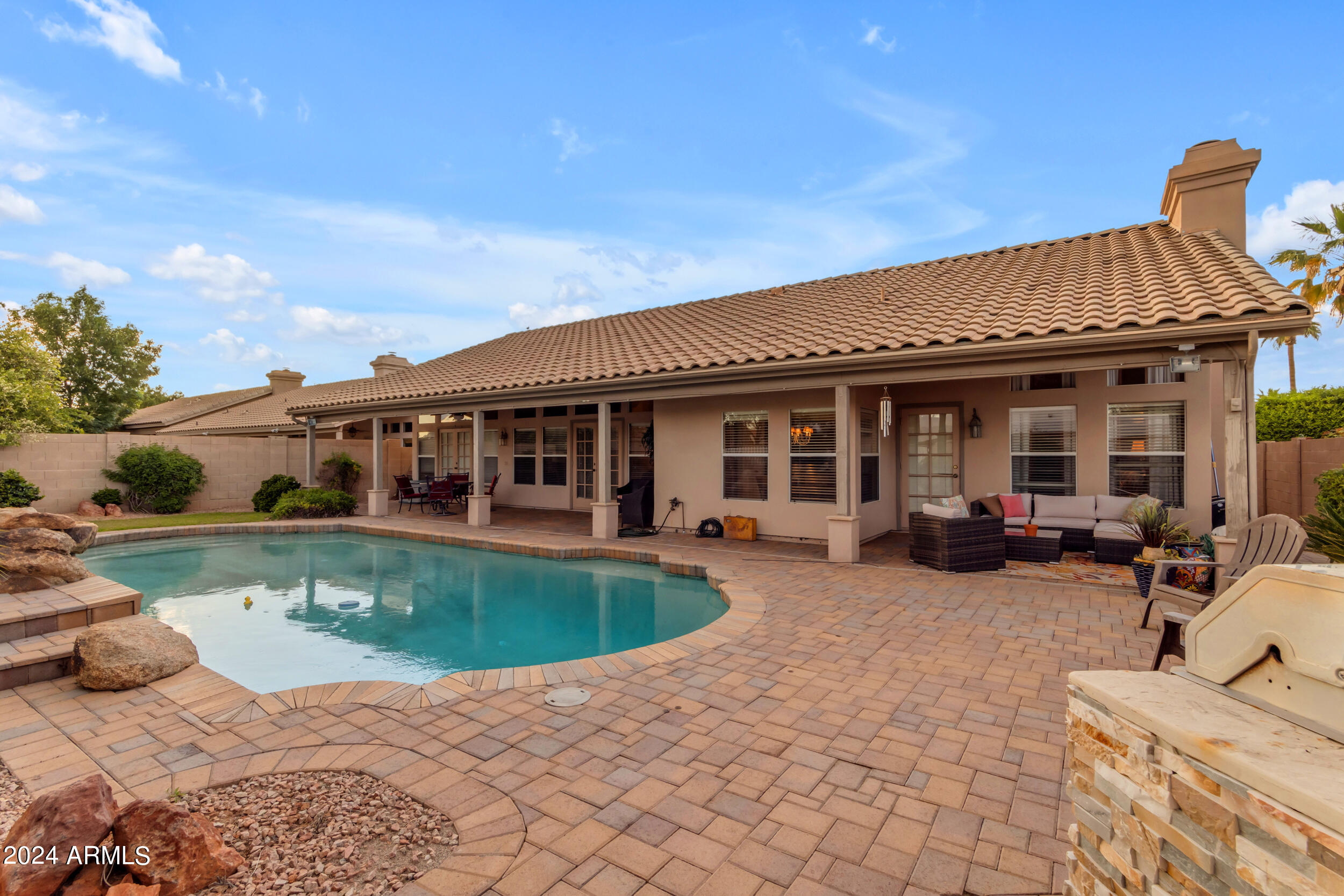 2031 W HARRISON Street