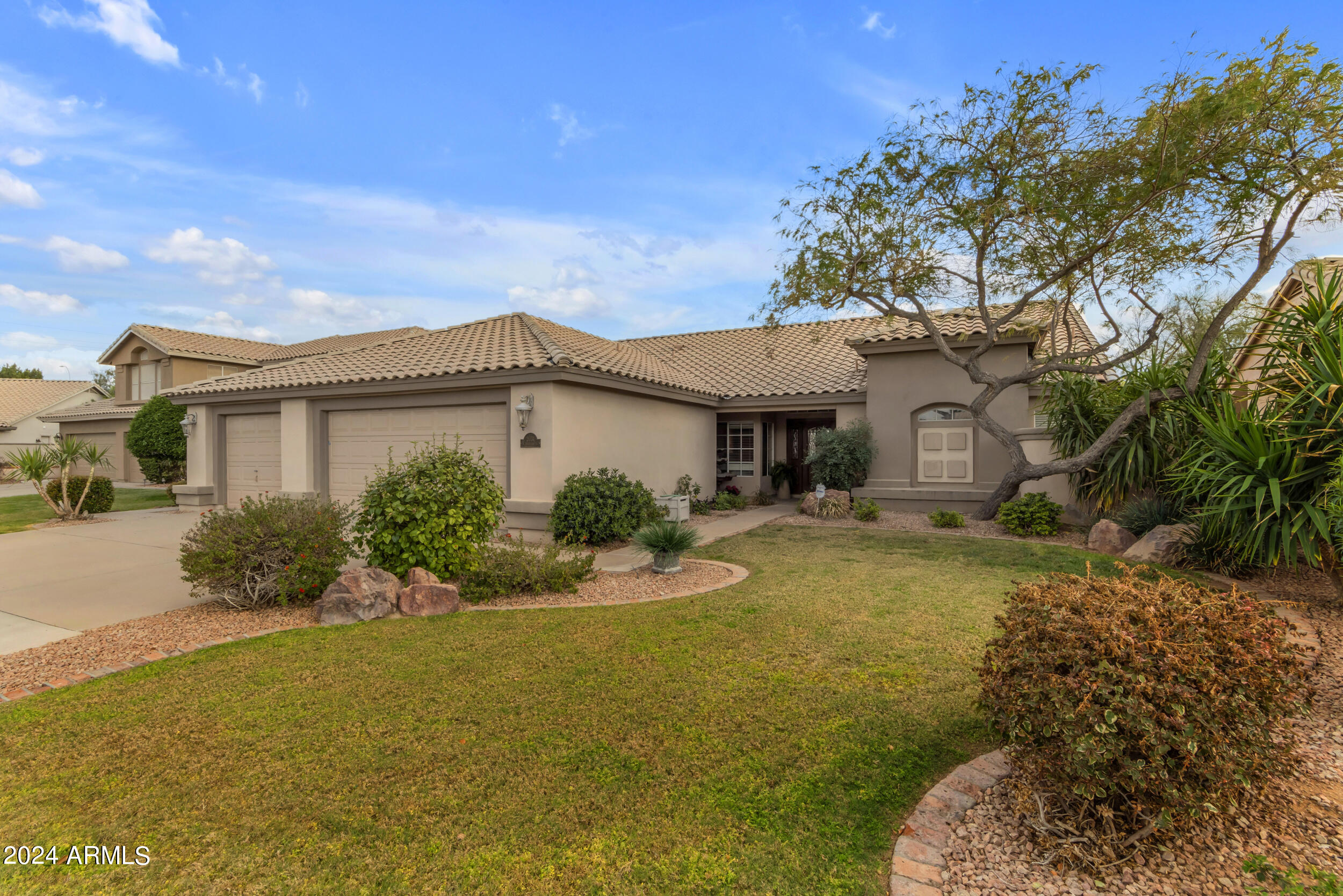 2031 W HARRISON Street