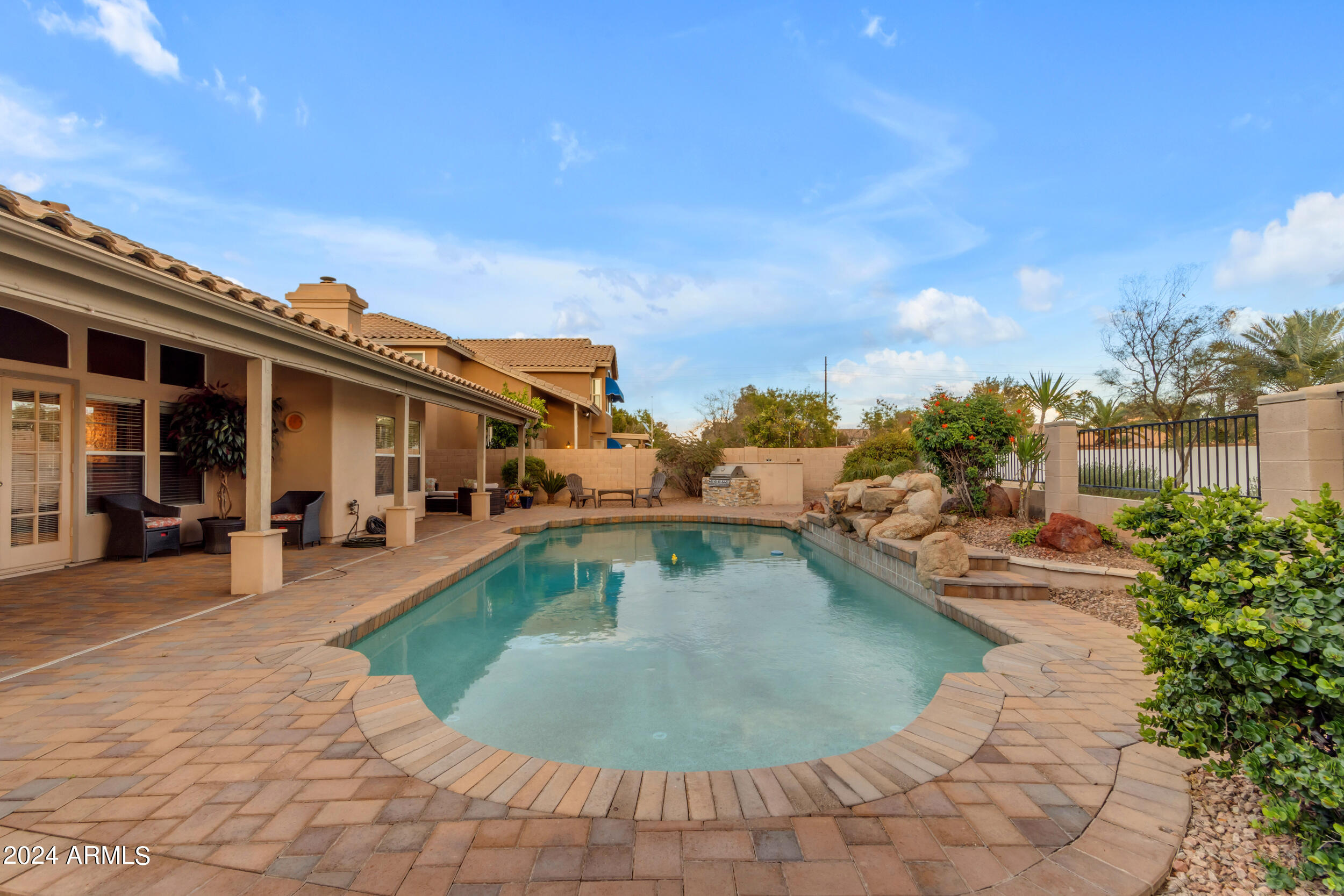 2031 W HARRISON Street