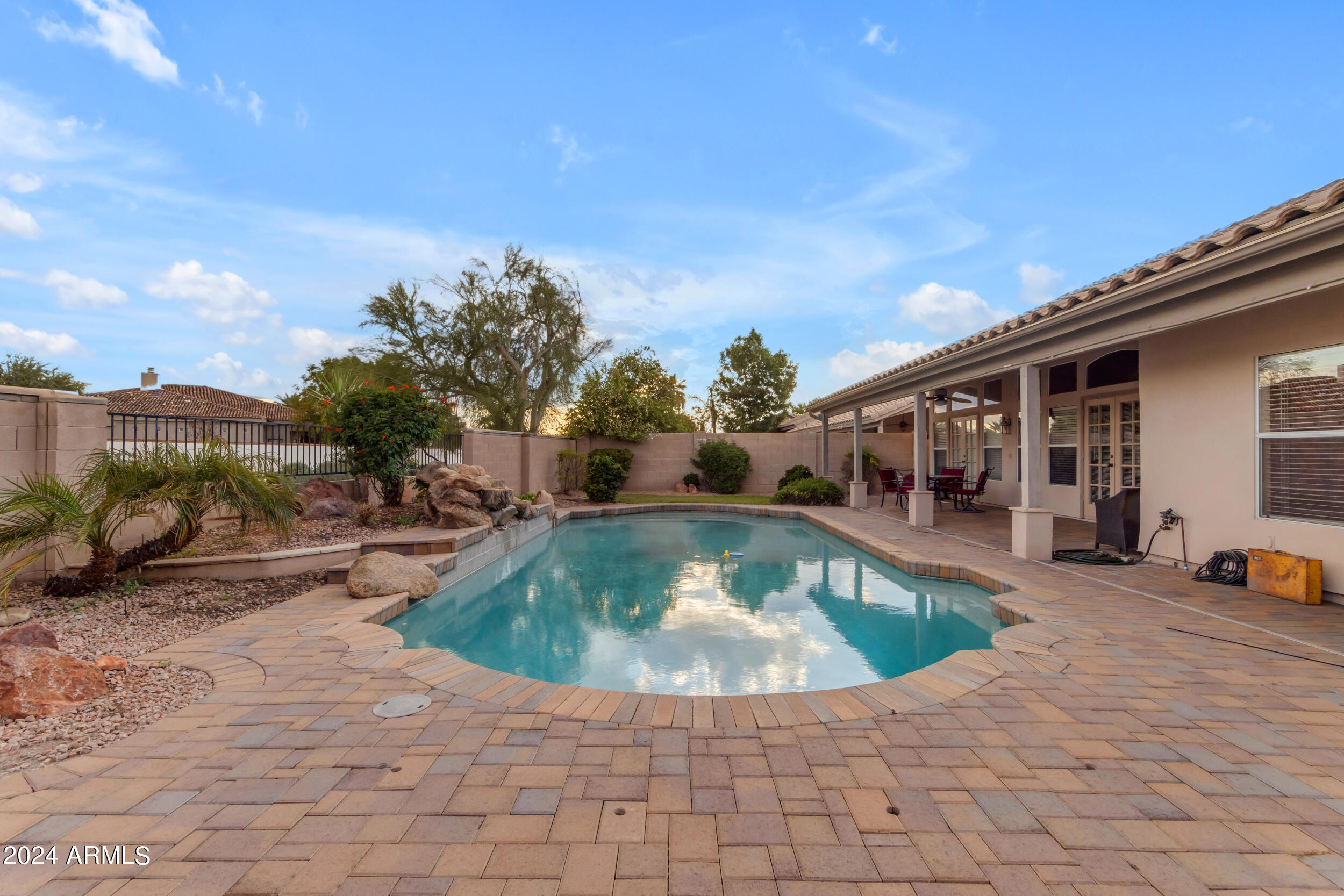 2031 W HARRISON Street