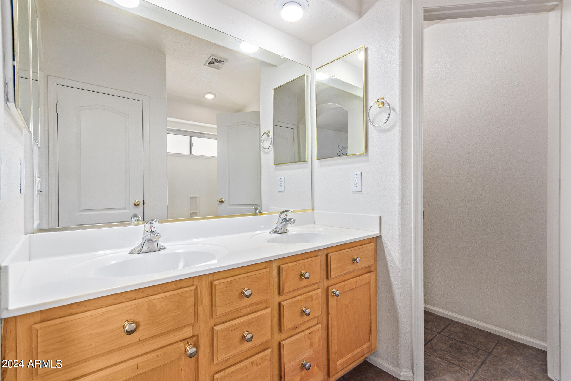 11526 E PRATT Avenue