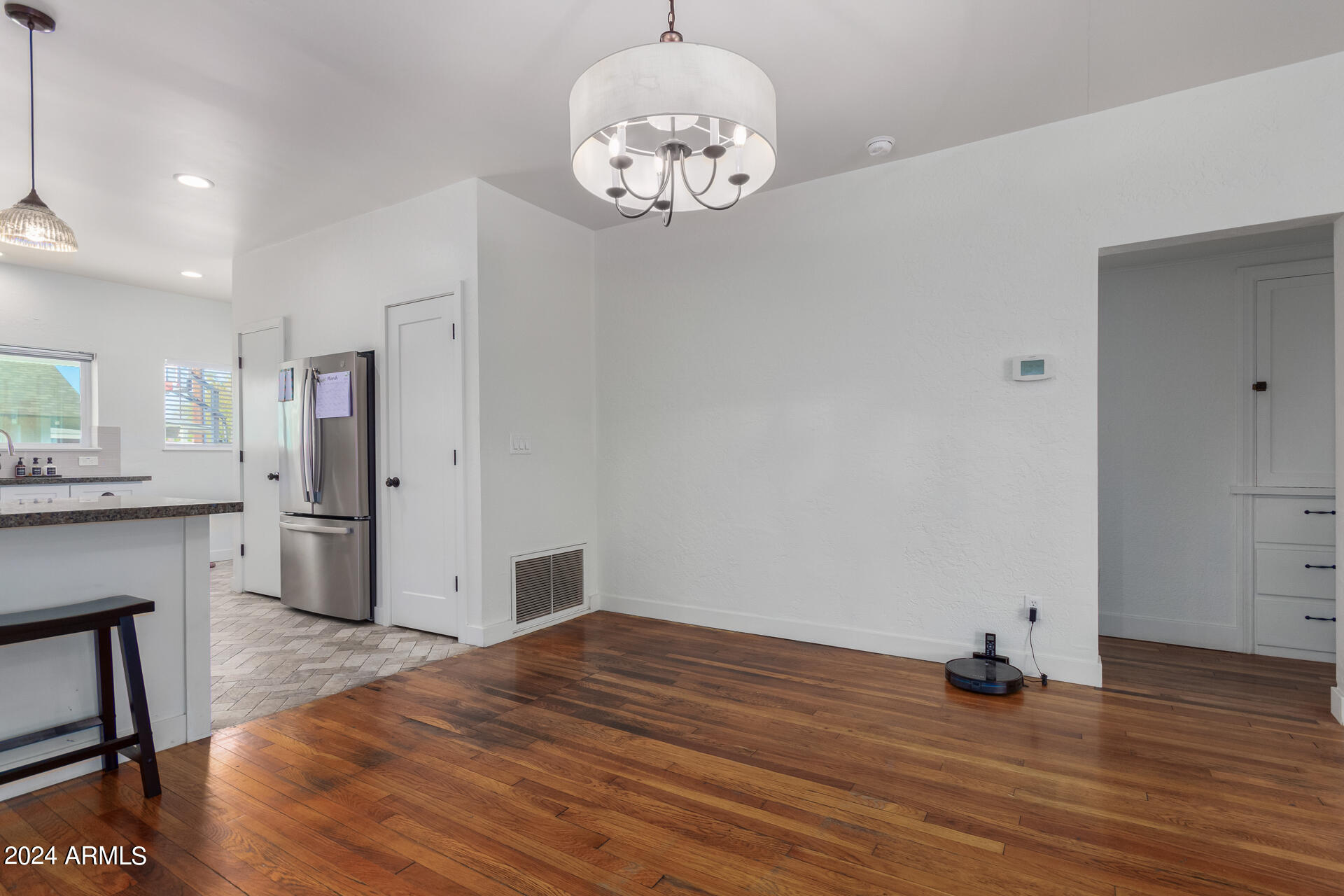 5834 W GARDENIA Avenue