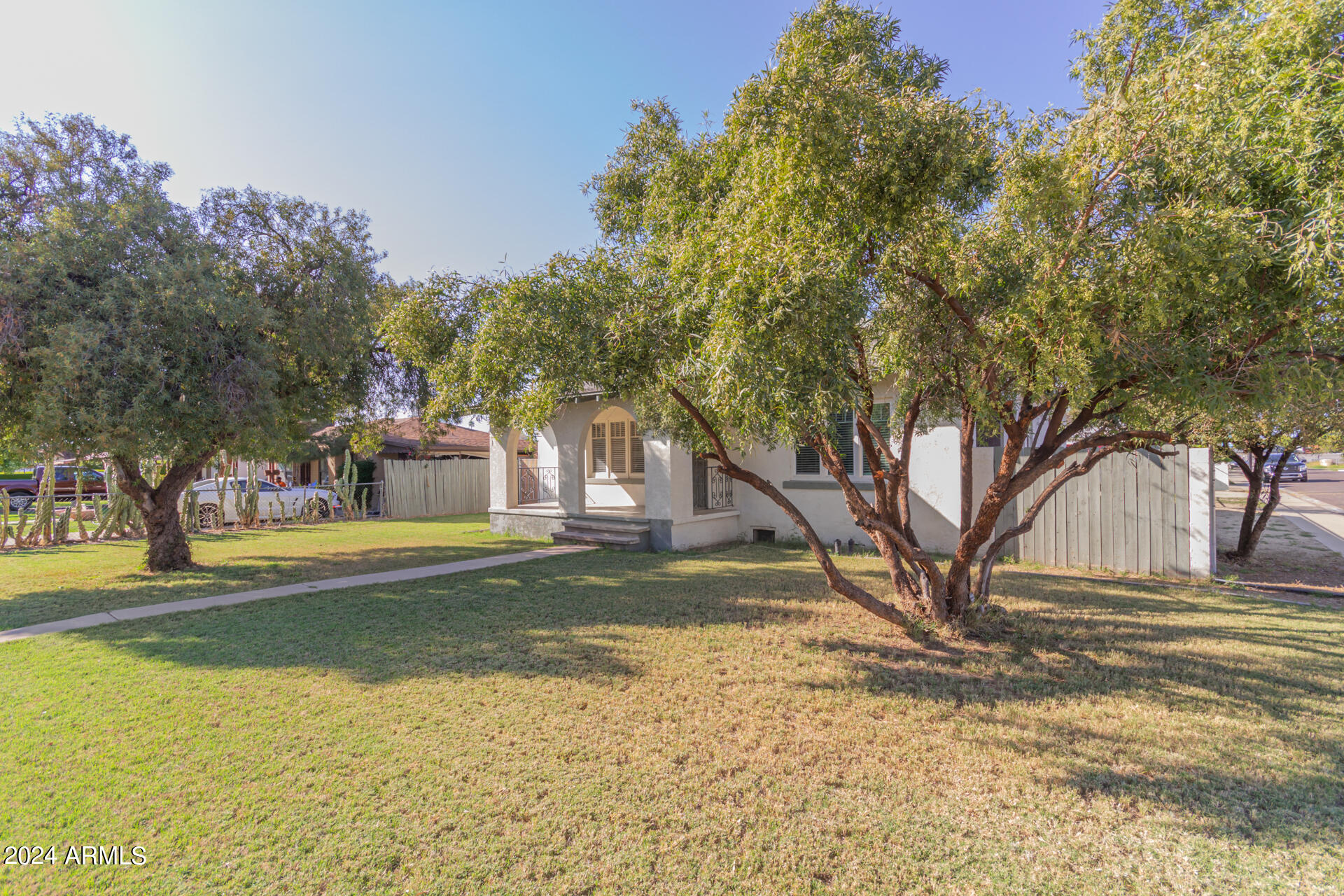 5834 W GARDENIA Avenue