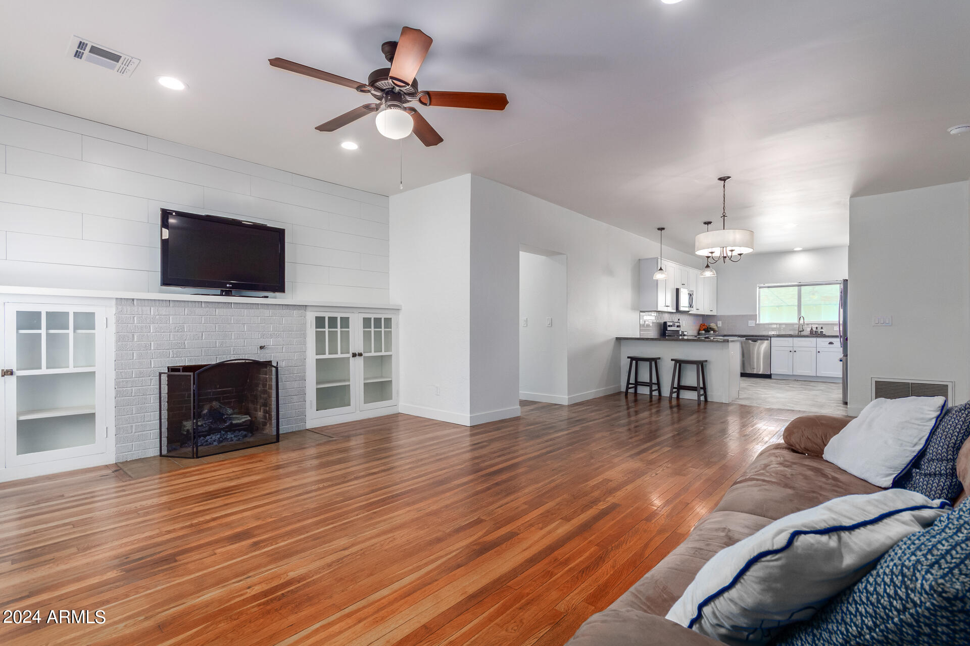 5834 W GARDENIA Avenue