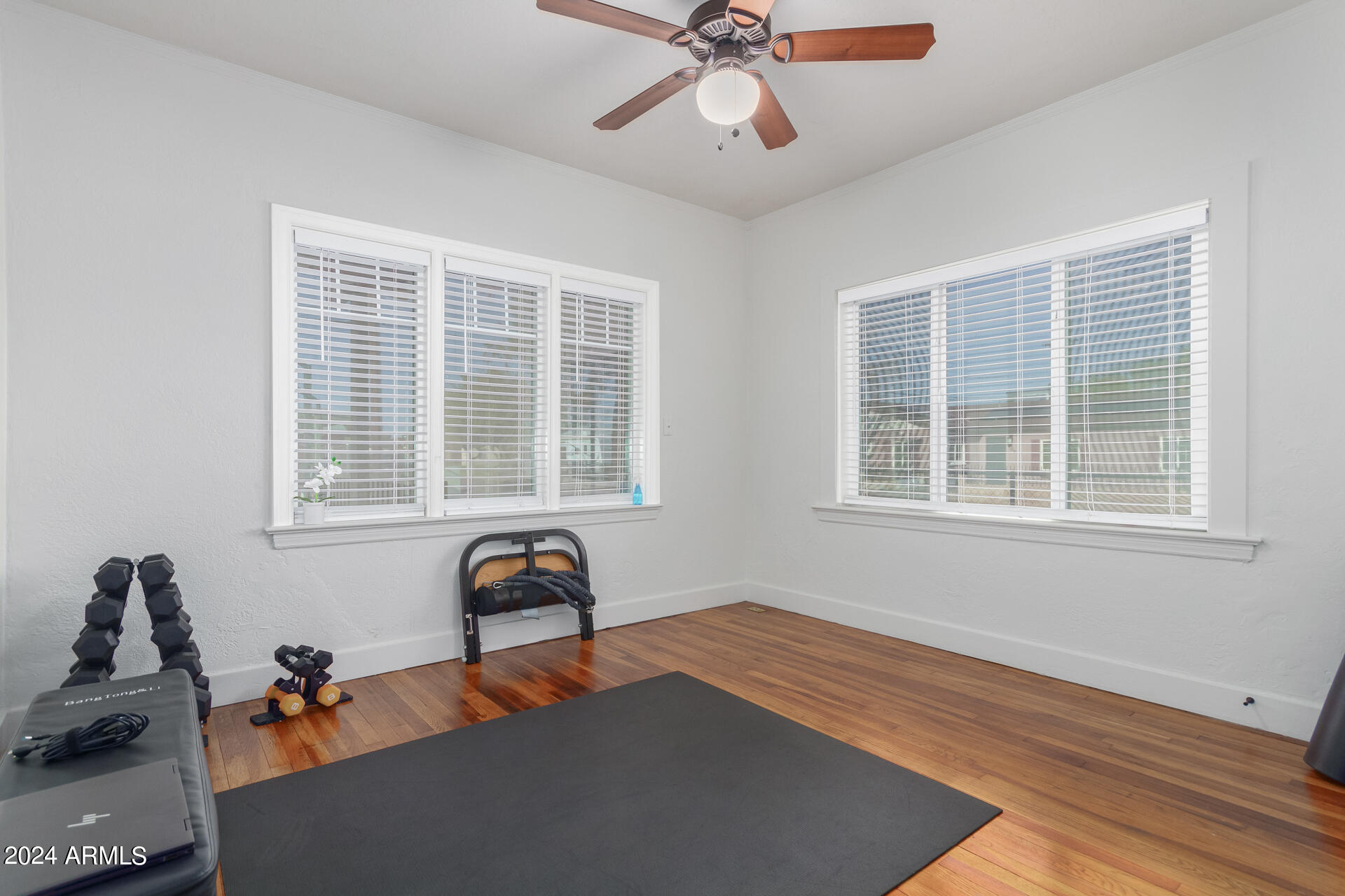 5834 W GARDENIA Avenue