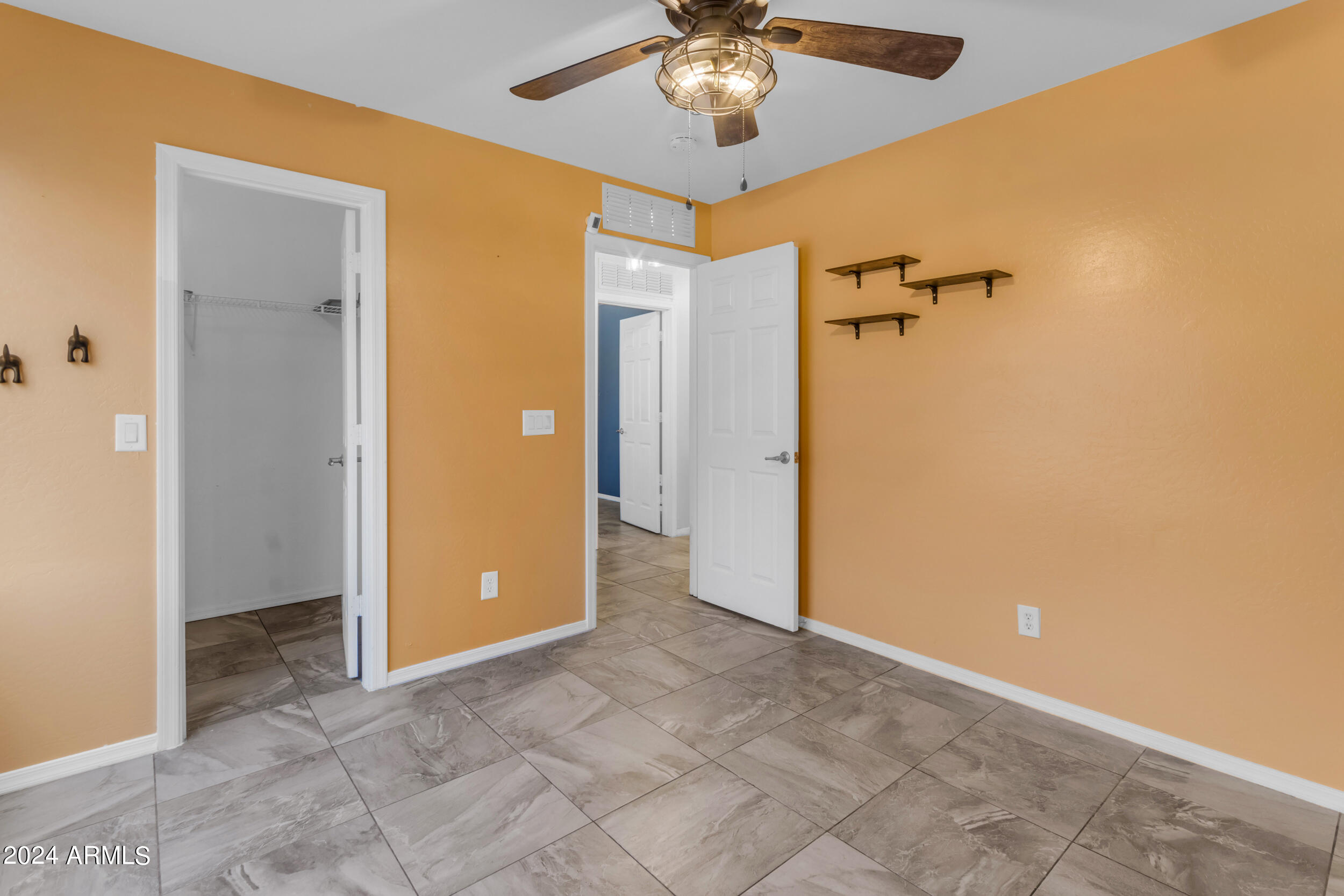 541 E WOLF HOLLOW Drive