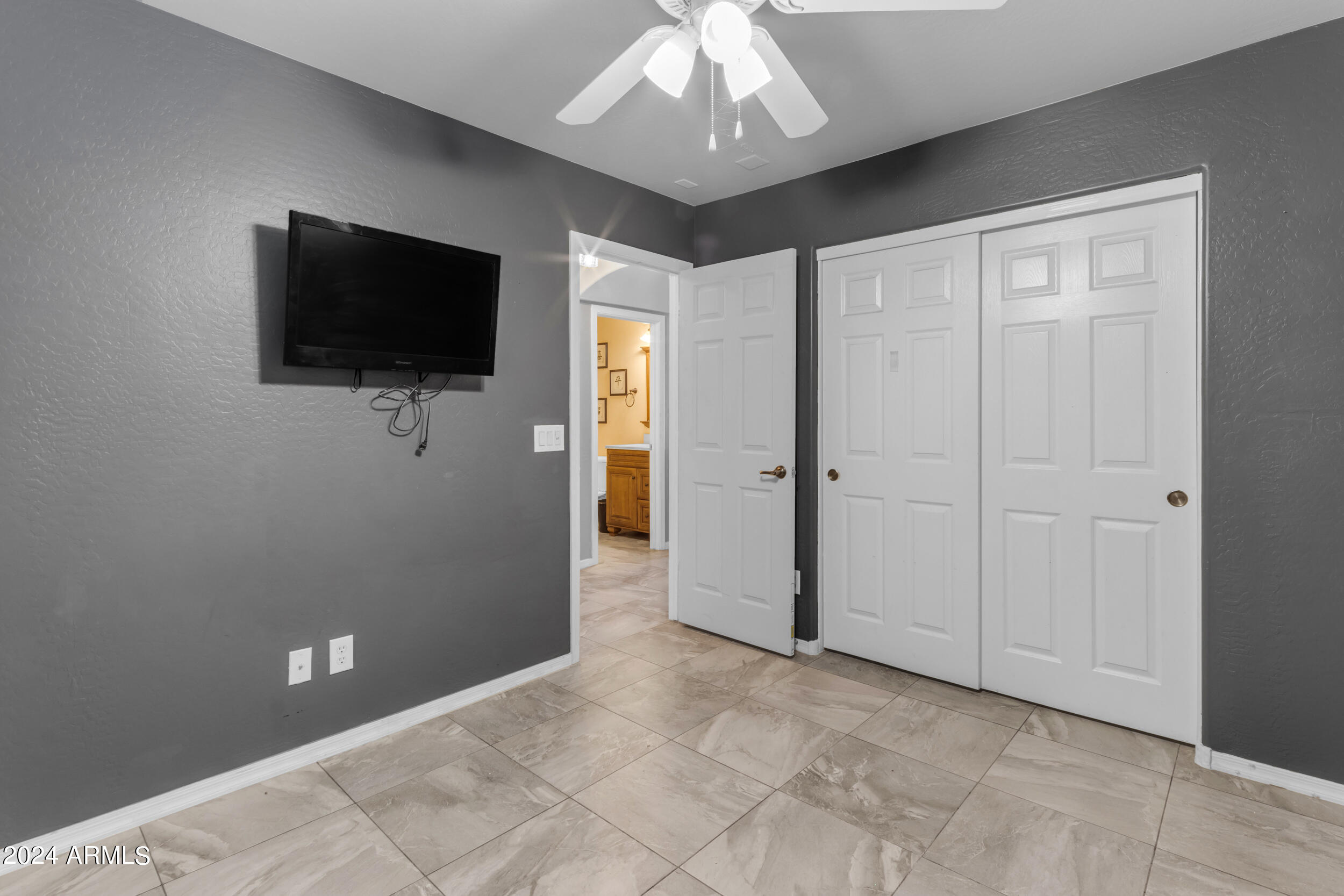 541 E WOLF HOLLOW Drive