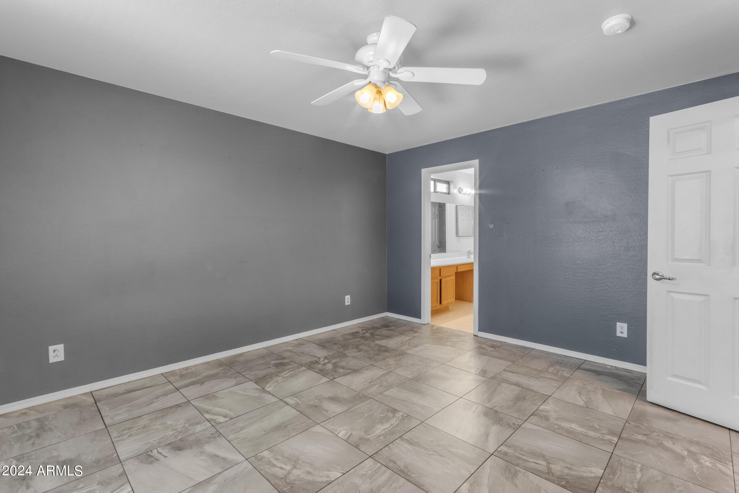 541 E WOLF HOLLOW Drive