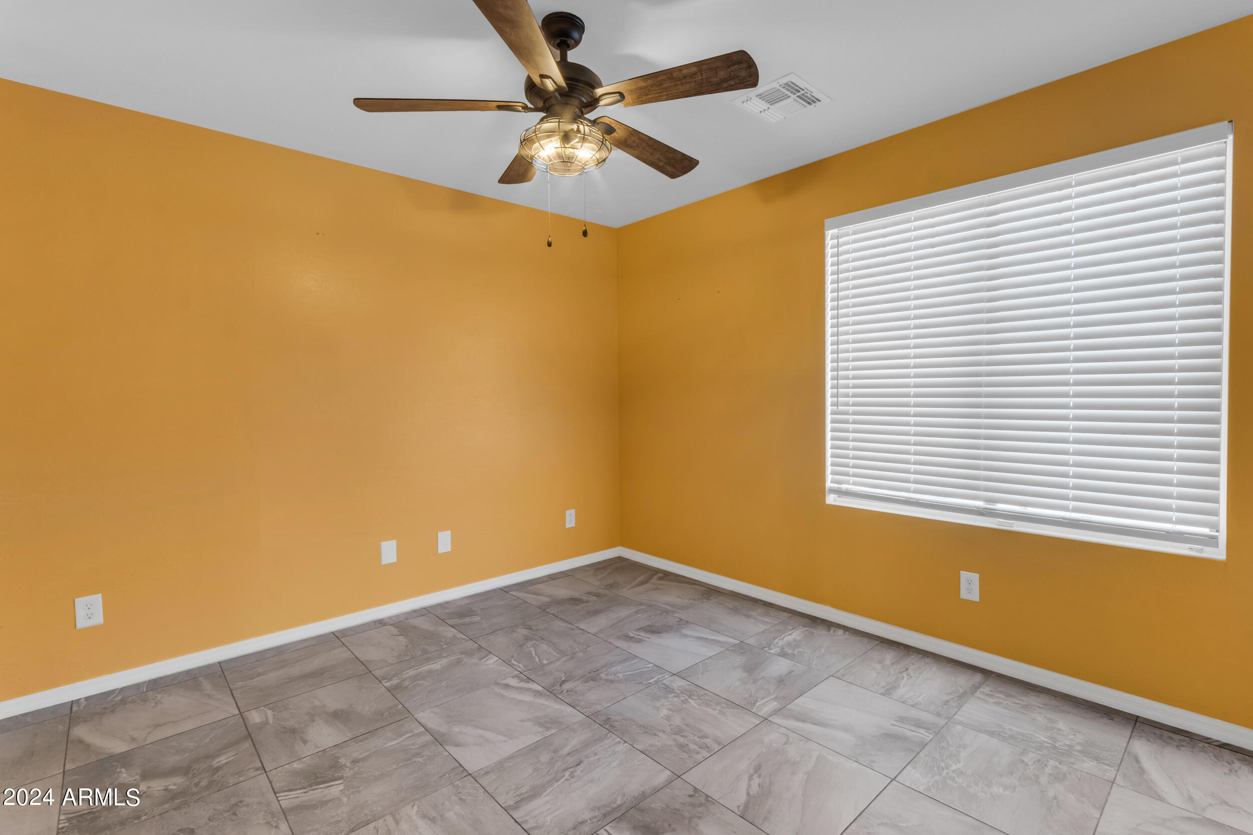 541 E WOLF HOLLOW Drive