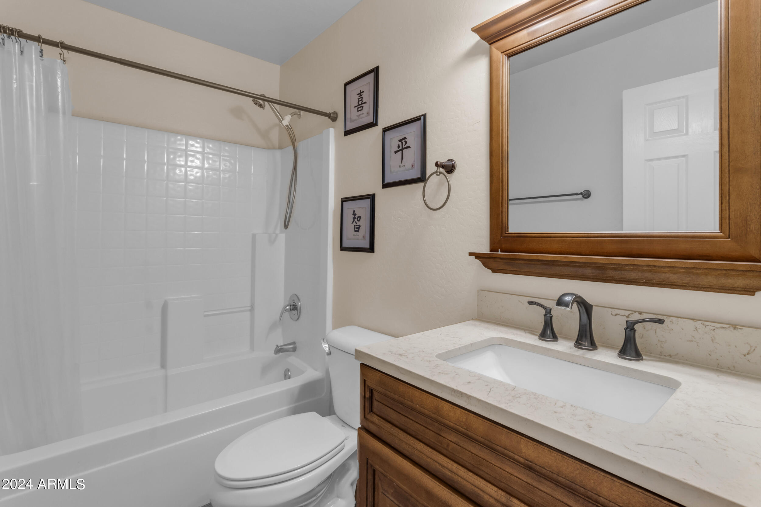 541 E WOLF HOLLOW Drive