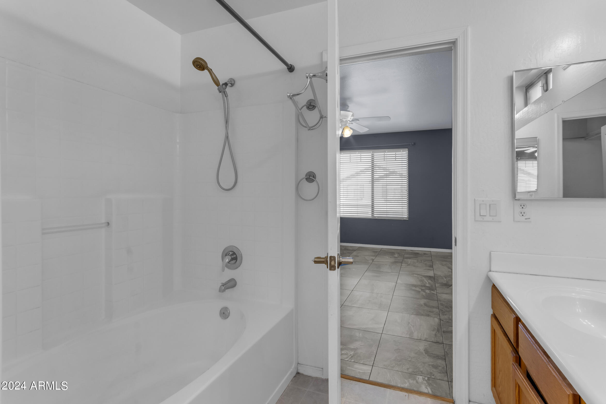 541 E WOLF HOLLOW Drive