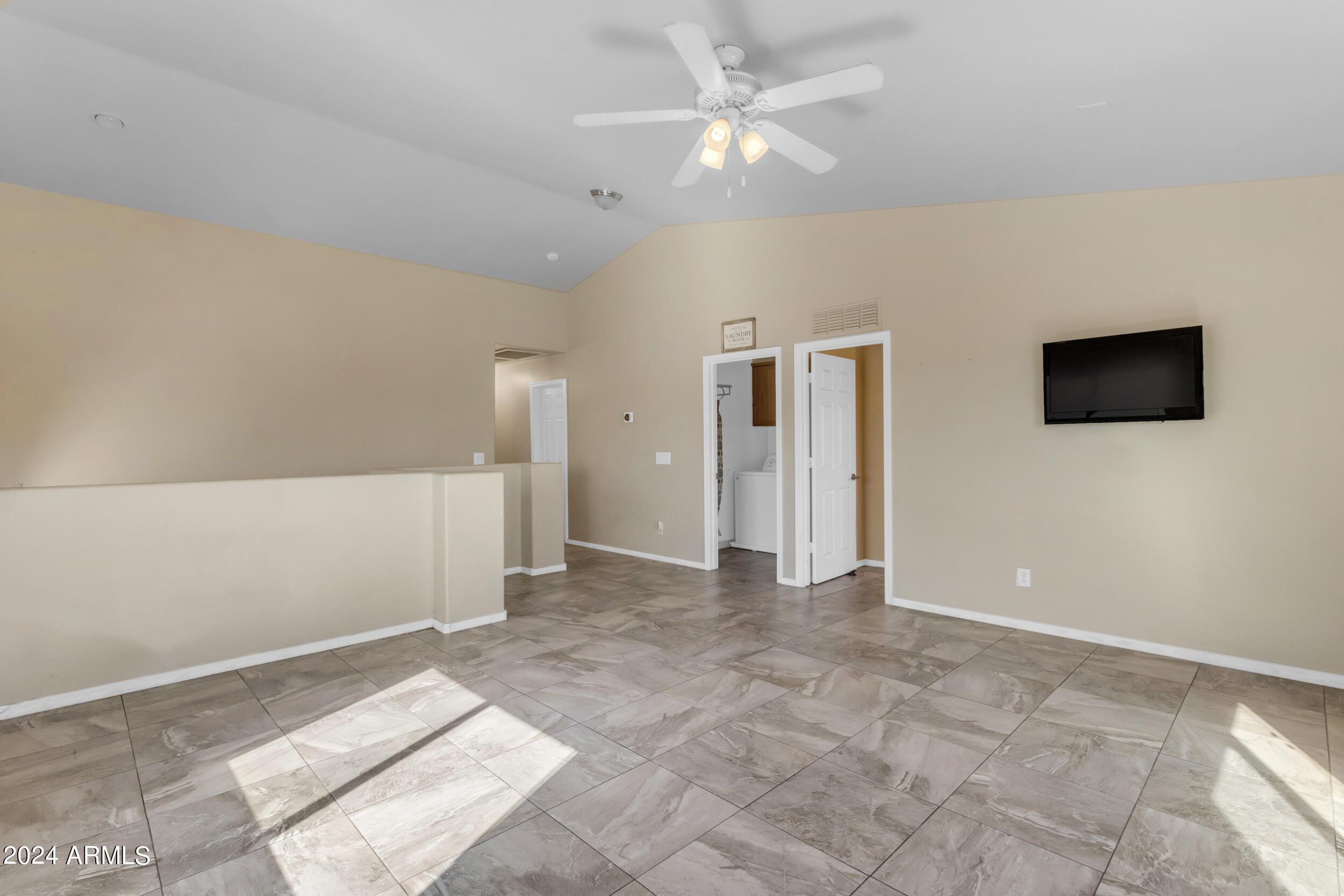 541 E WOLF HOLLOW Drive