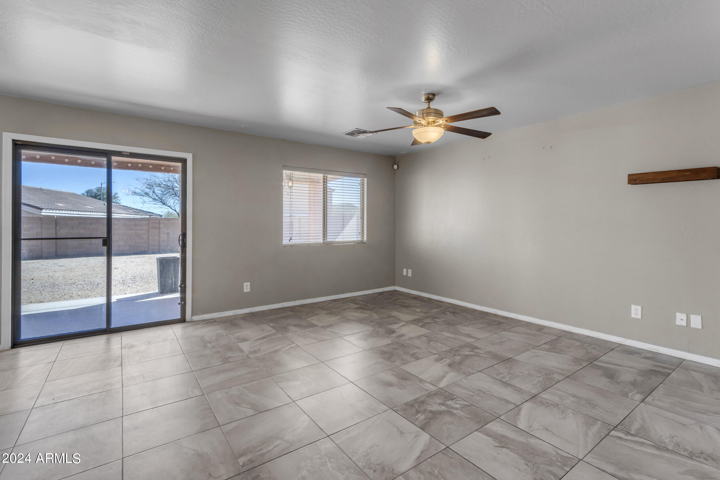 541 E WOLF HOLLOW Drive