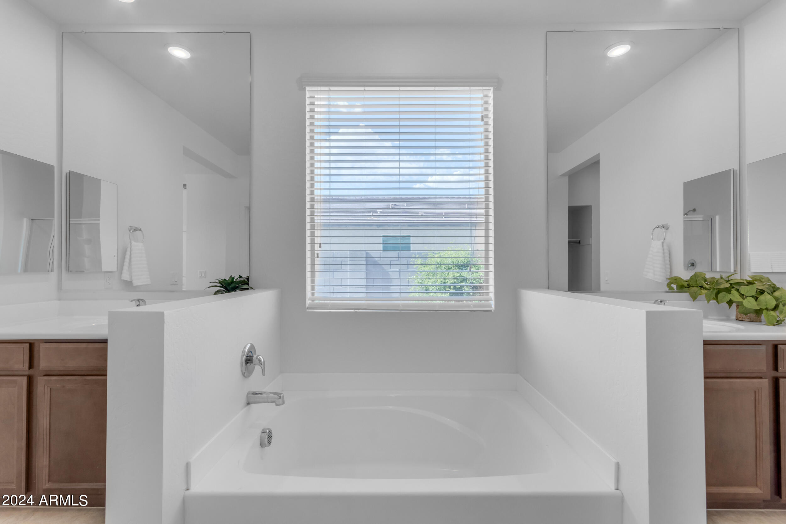 30260 N WOODPIGEON Drive