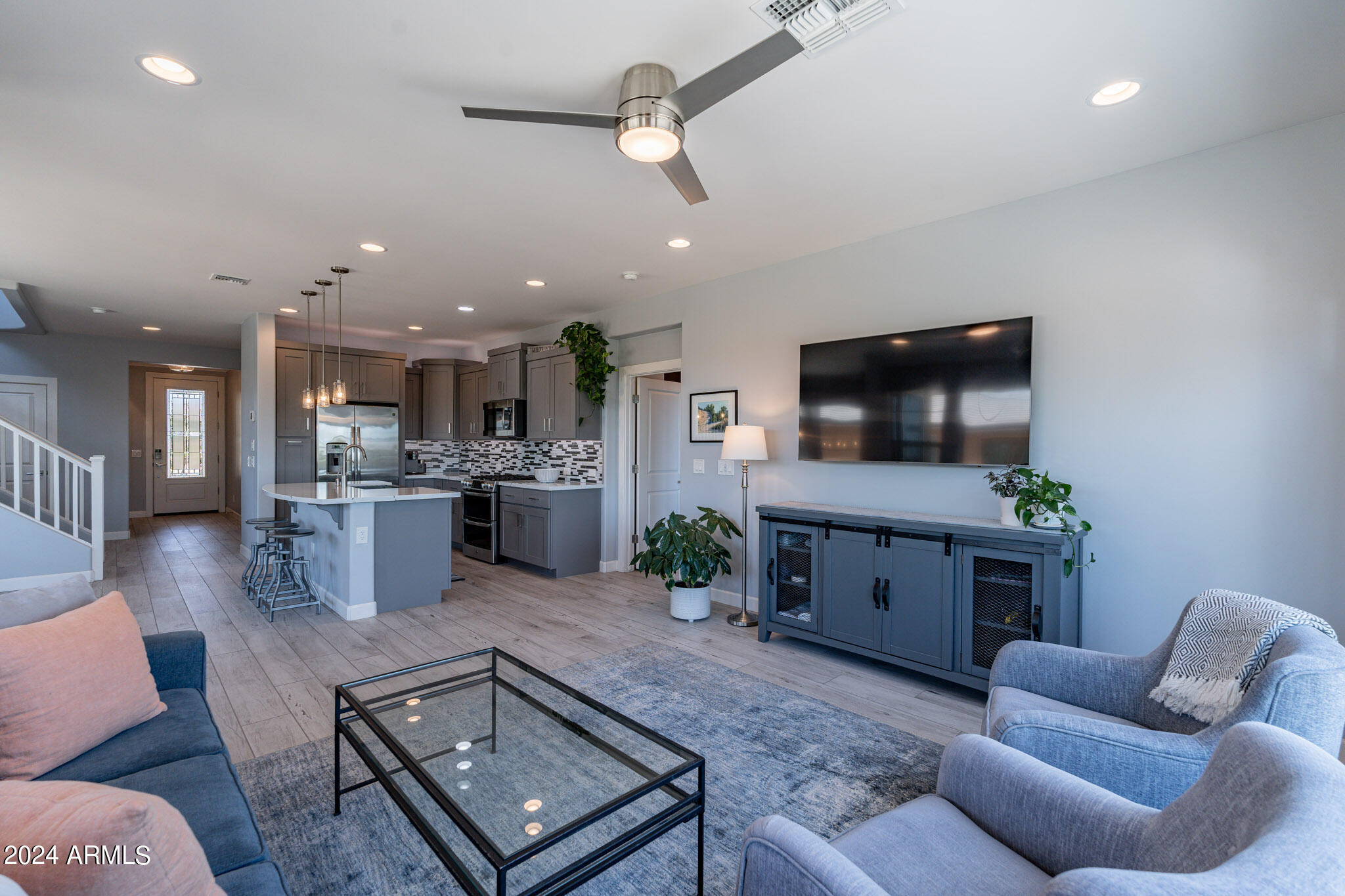 915 E COBBLE STONE Drive