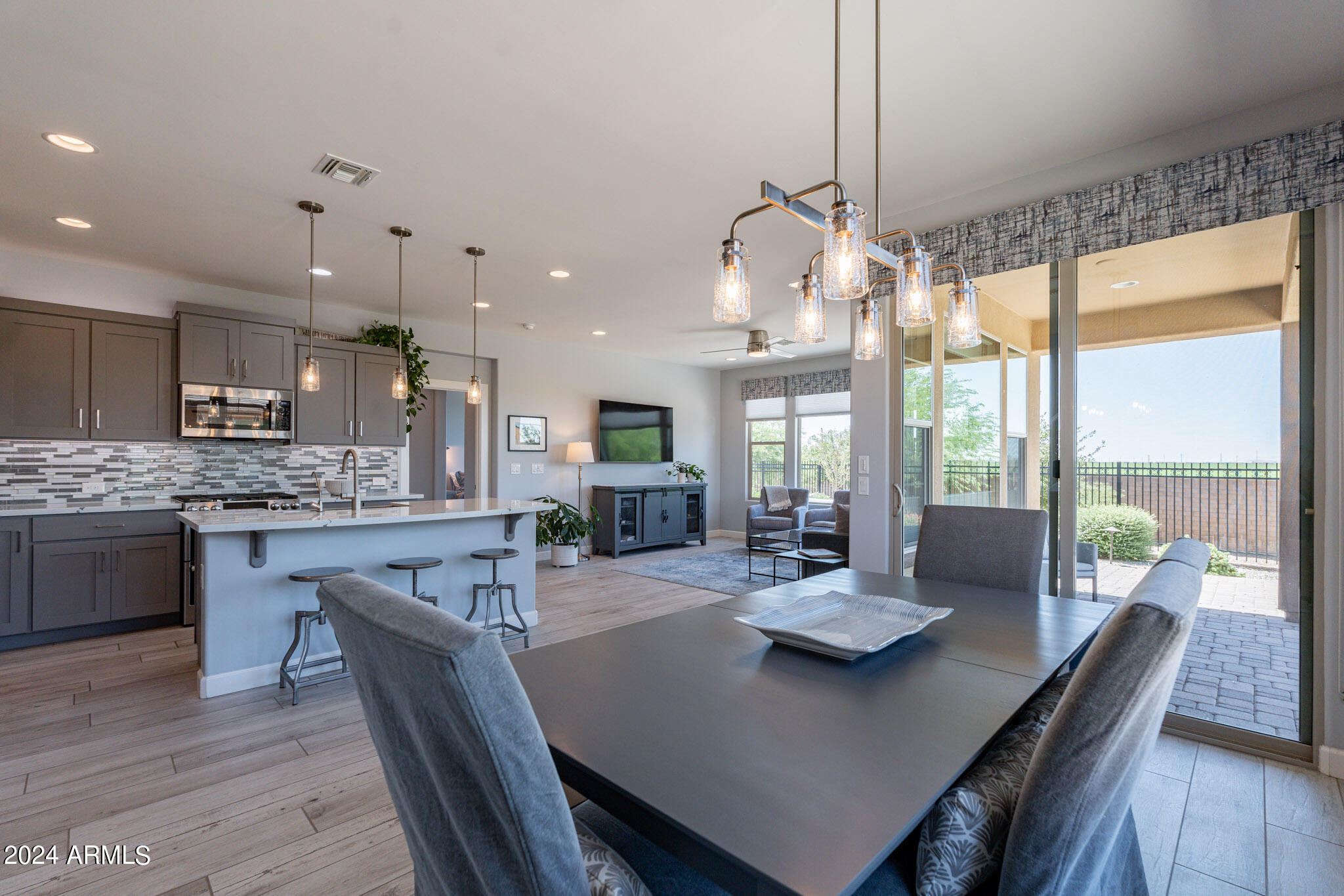 915 E COBBLE STONE Drive