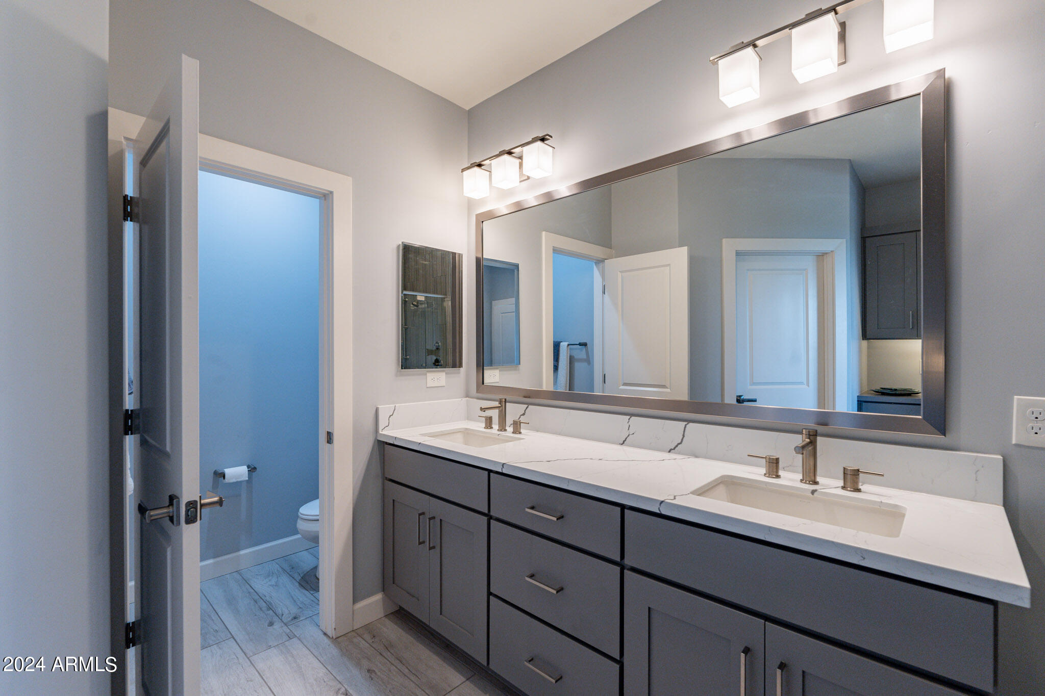 915 E COBBLE STONE Drive