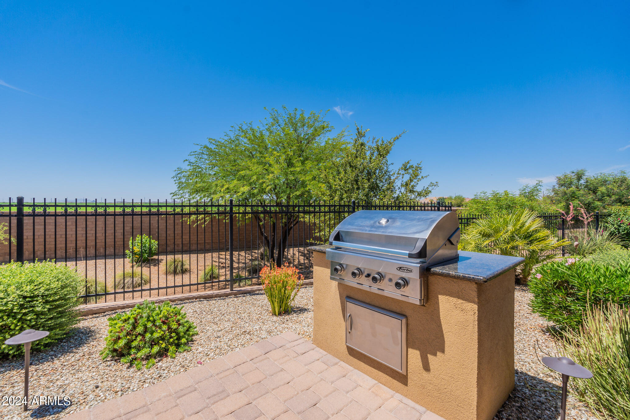 915 E COBBLE STONE Drive