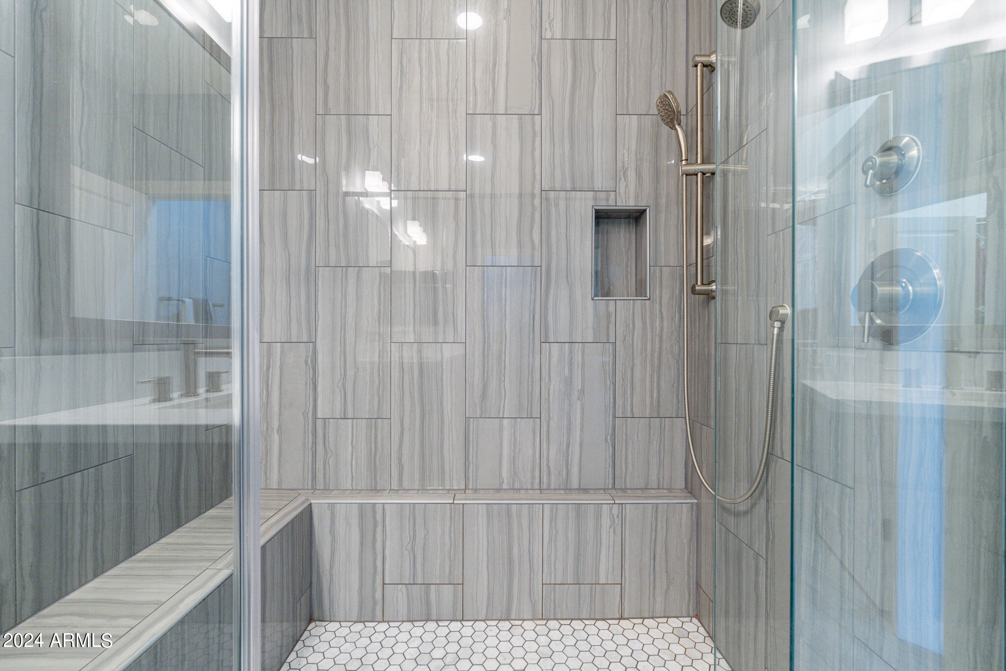 915 E COBBLE STONE Drive