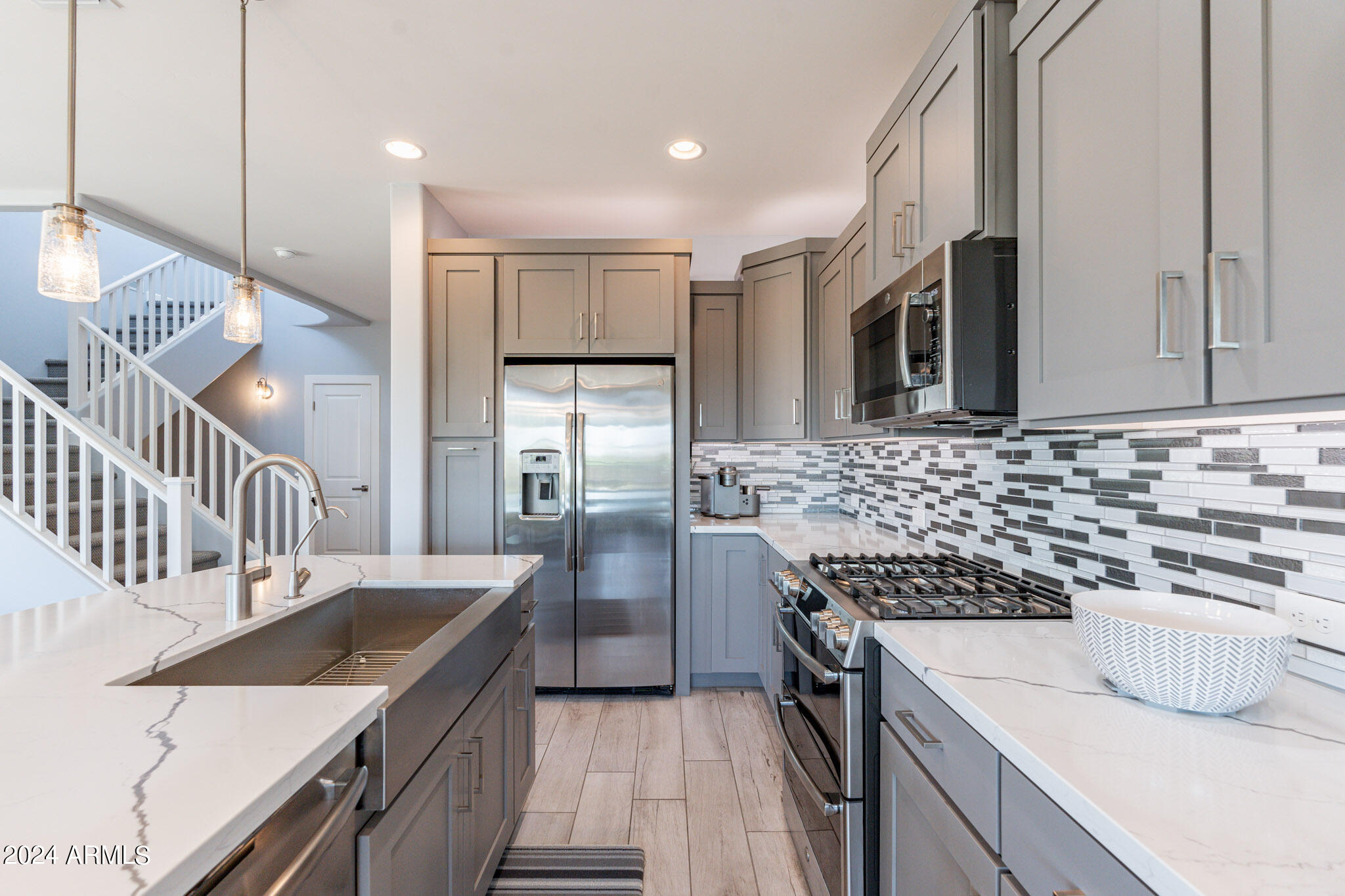 915 E COBBLE STONE Drive