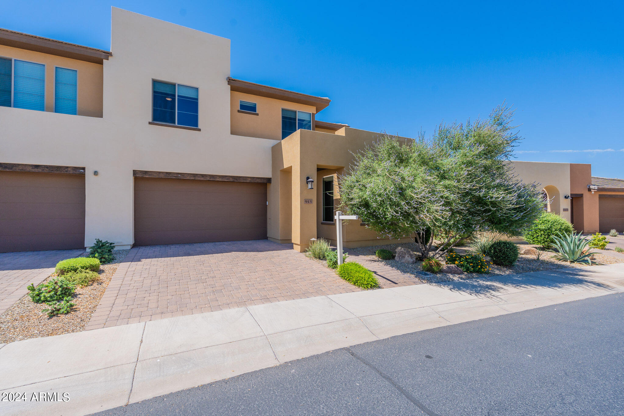 915 E COBBLE STONE Drive