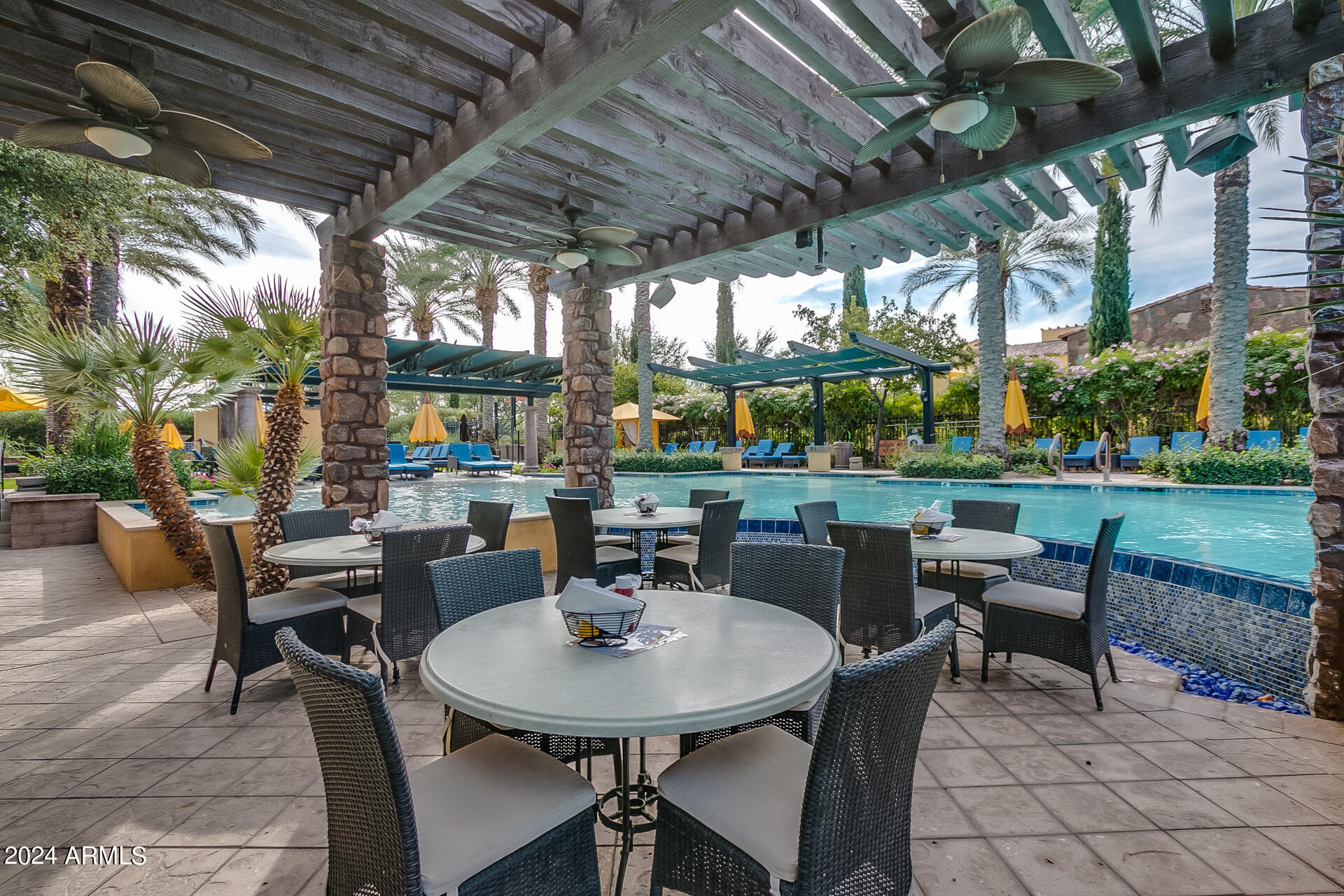 915 E COBBLE STONE Drive