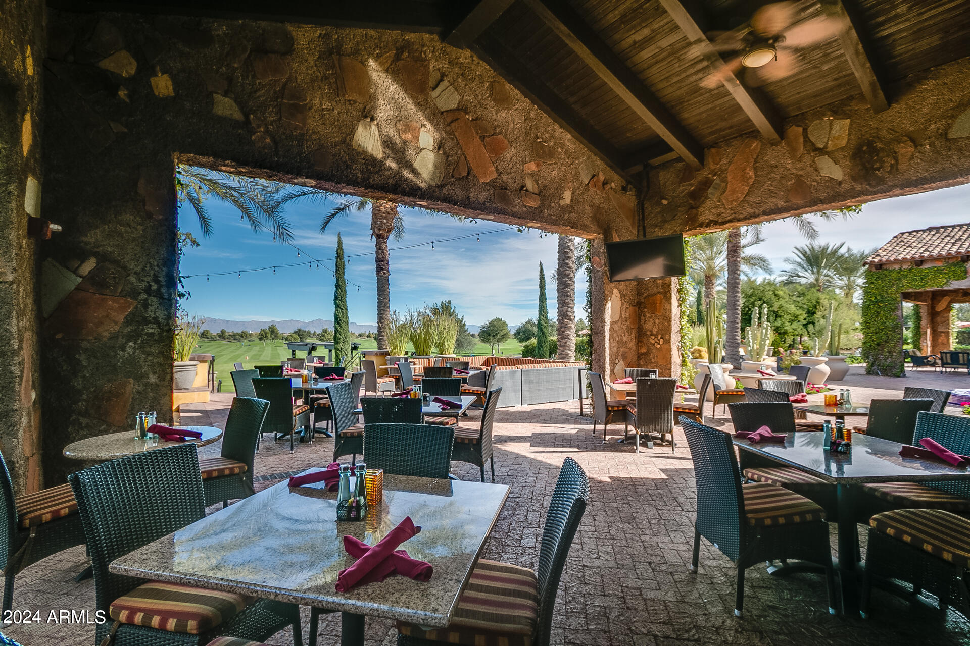 915 E COBBLE STONE Drive