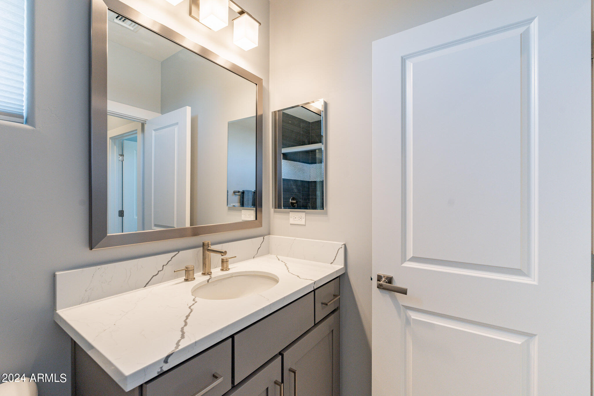 915 E COBBLE STONE Drive