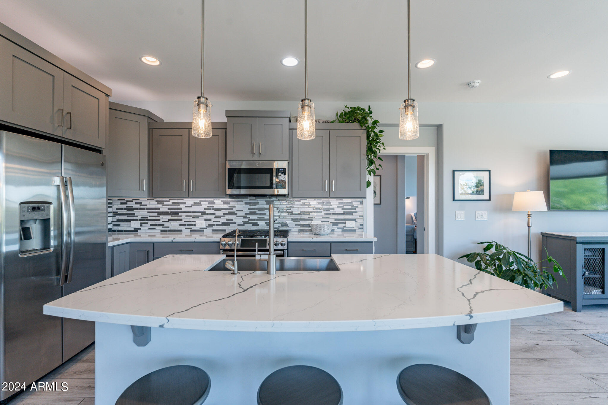 915 E COBBLE STONE Drive