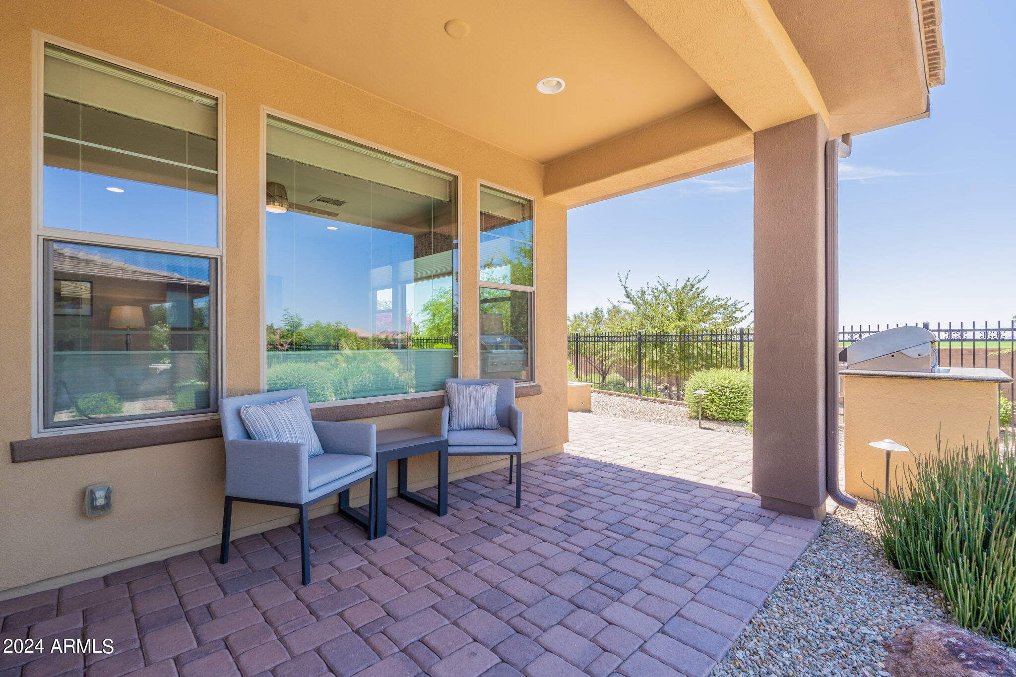 915 E COBBLE STONE Drive