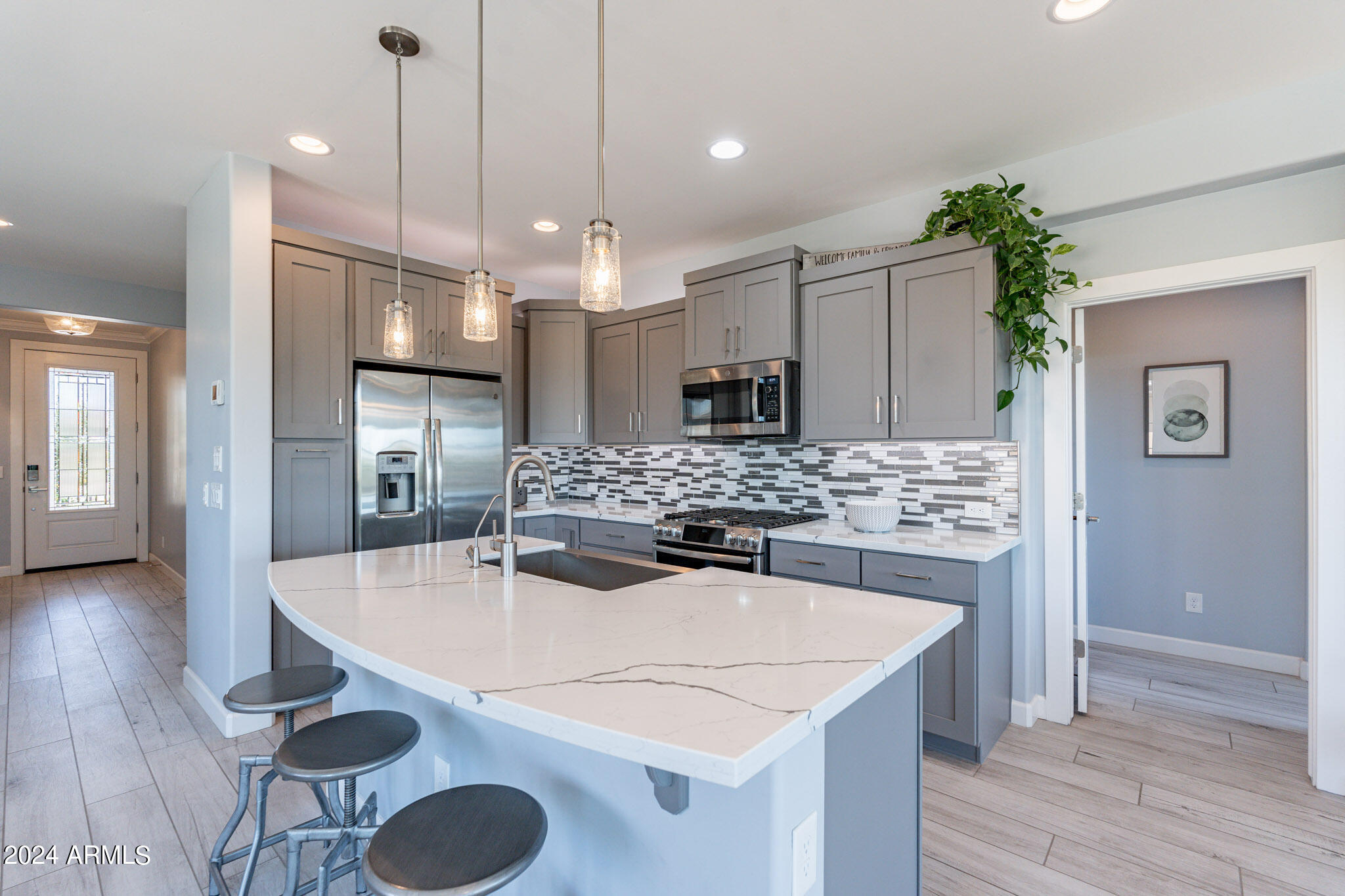 915 E COBBLE STONE Drive